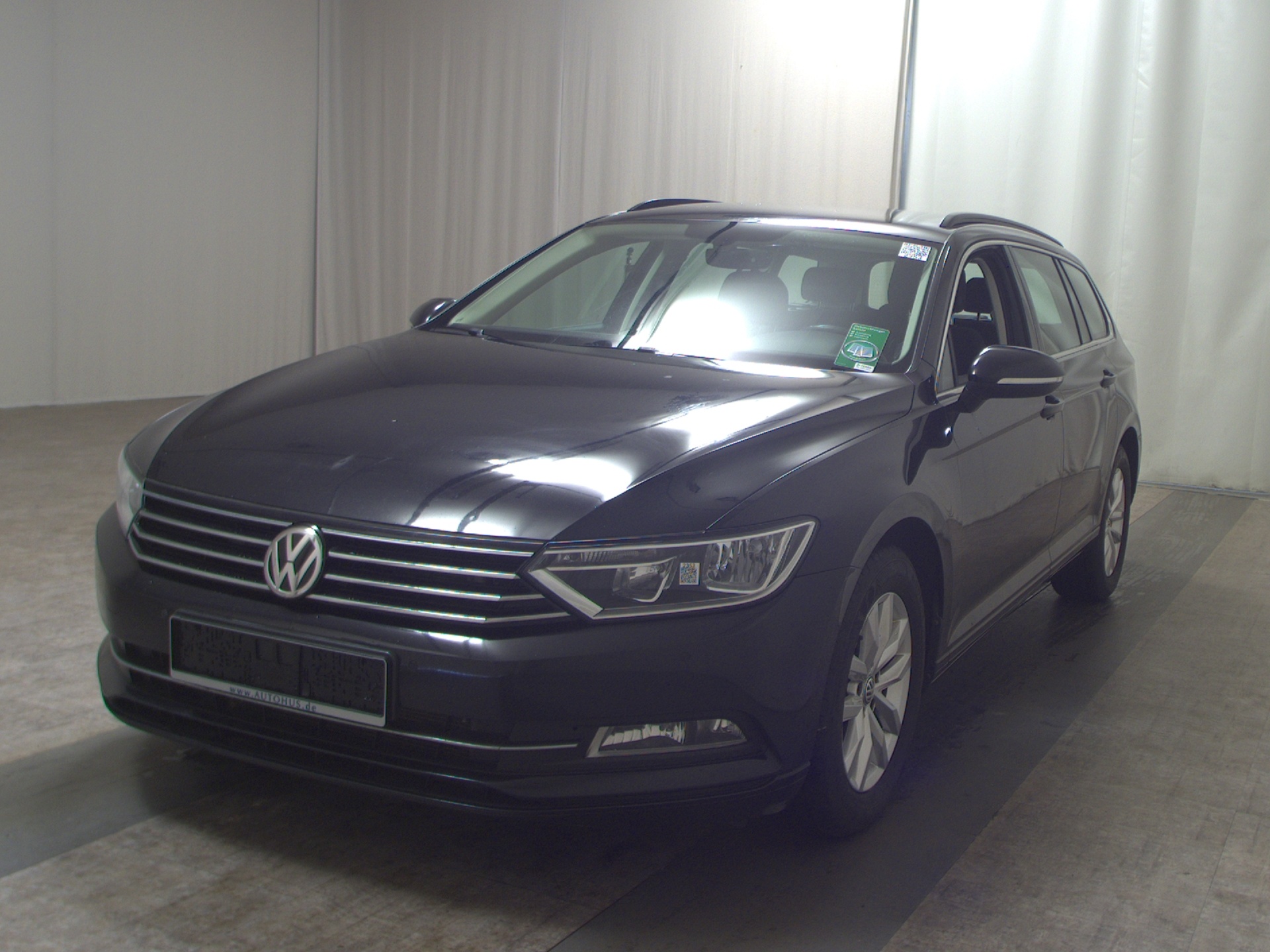 Volkswagen Passat Var. 2.0 TDI Comf. Navi PDC ACC Massage 2