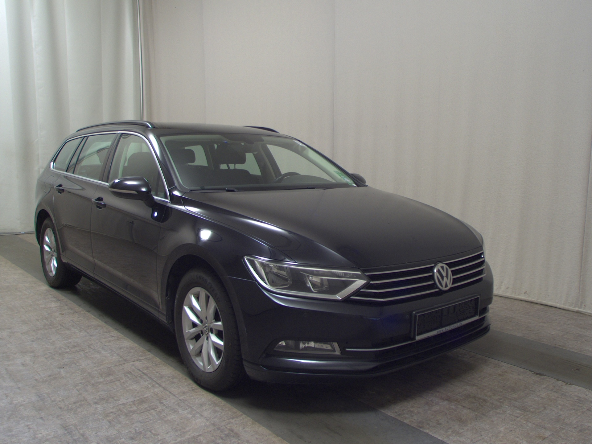 Volkswagen Passat Var. 2.0 TDI Comf. Navi PDC ACC Massage 3