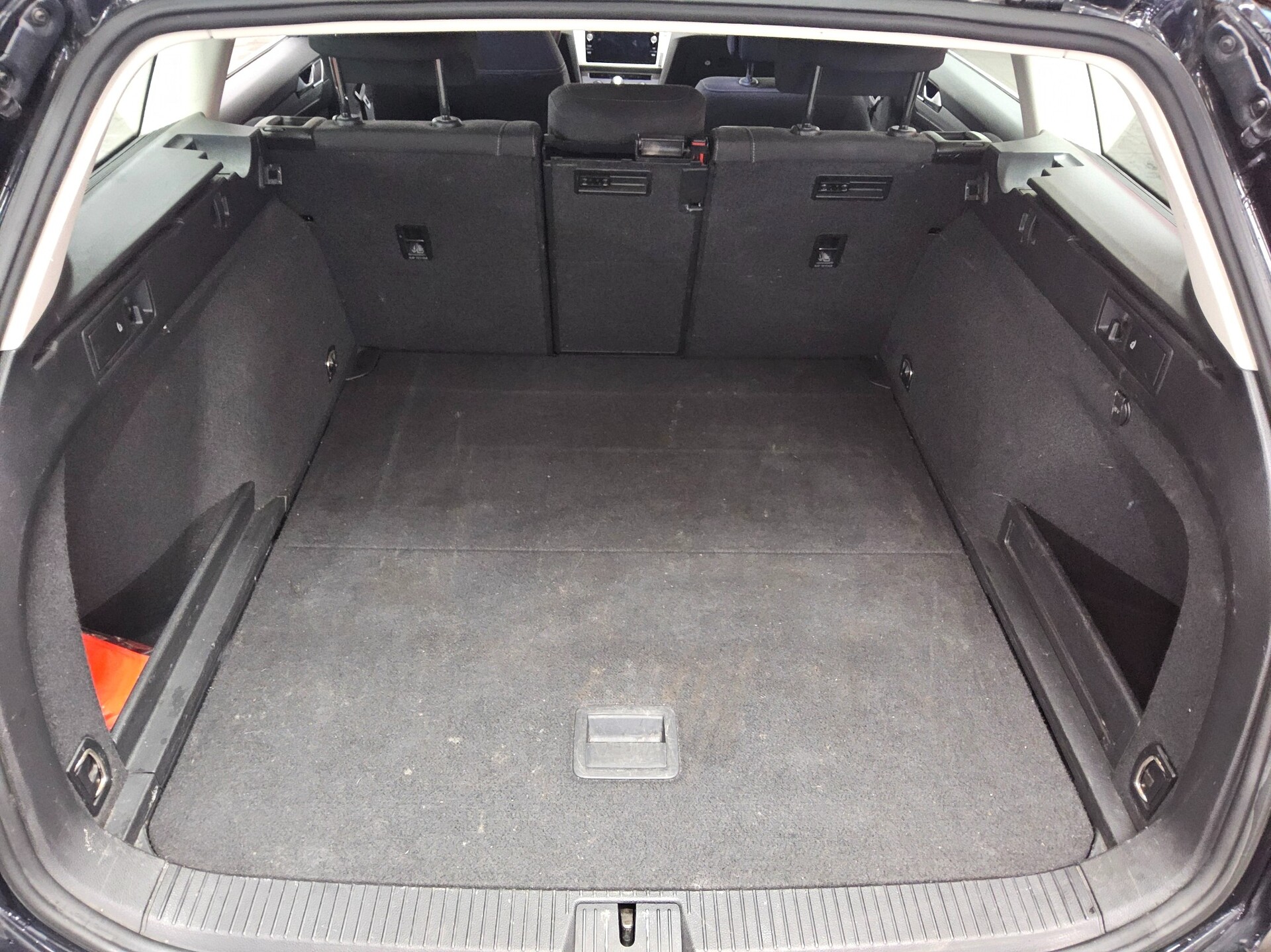 Volkswagen Passat Var. 2.0 TDI Comf. Navi PDC ACC Massage 11