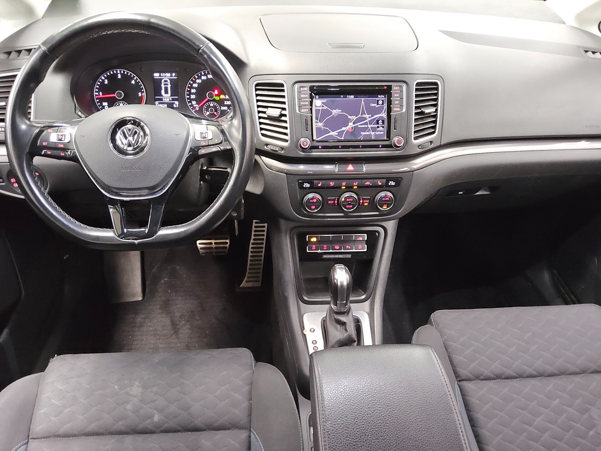 Volkswagen Sharan 2.0 TDI IQ.DRIVE 7-Sitz Navi AHK PDC Lane 5