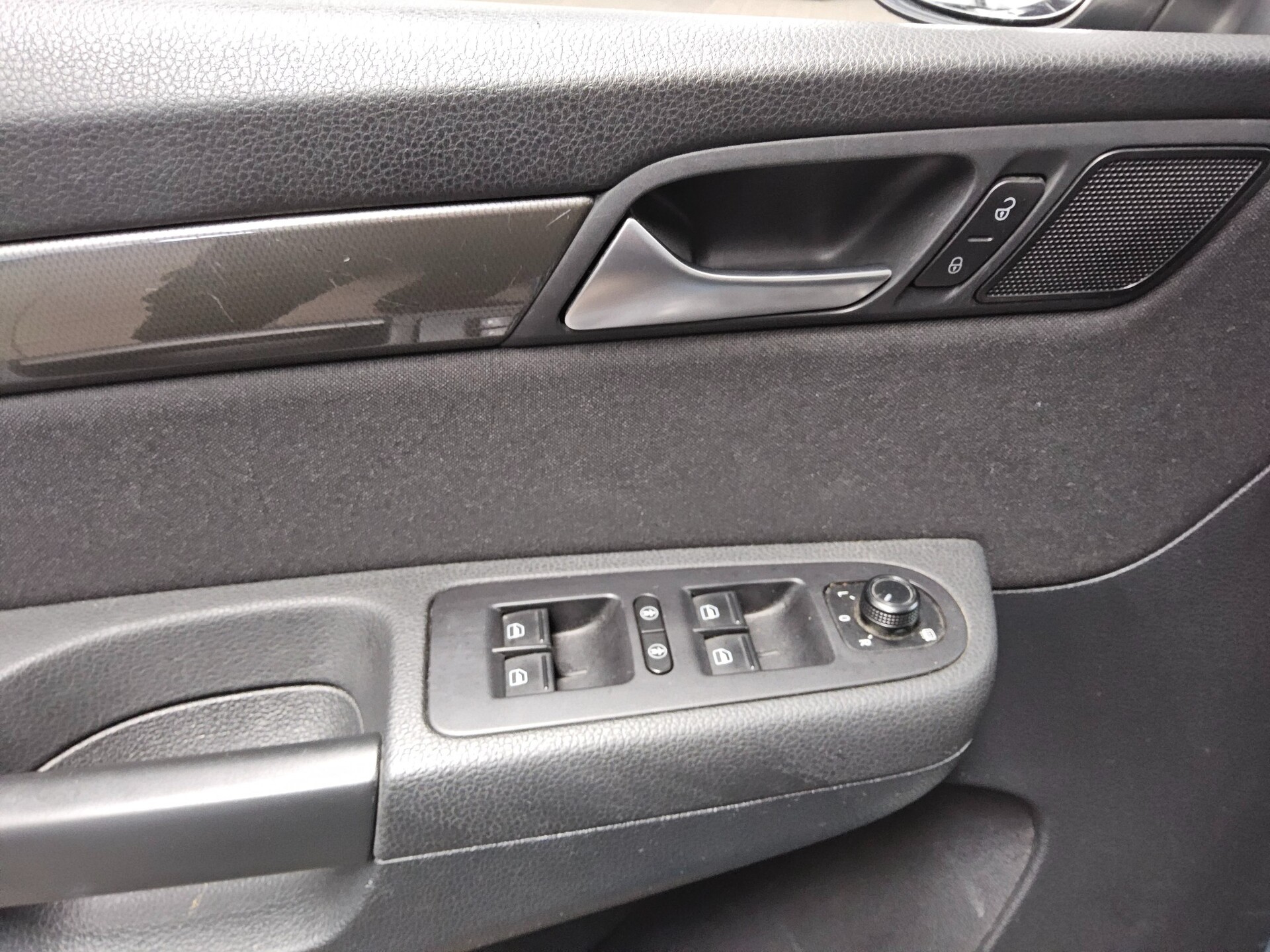 Volkswagen Sharan 2.0 TDI IQ.DRIVE 7-Sitz Navi AHK PDC Lane 9