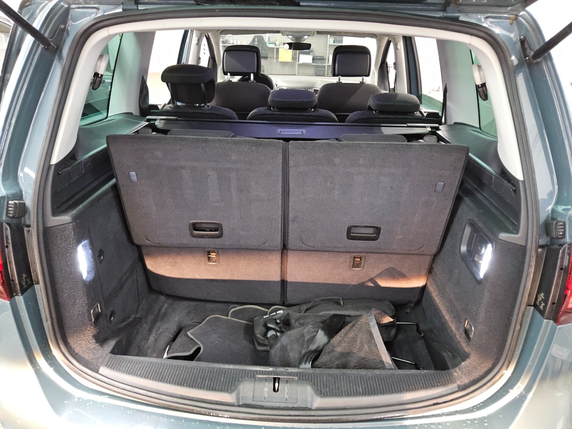 Volkswagen Sharan 2.0 TDI IQ.DRIVE 7-Sitz Navi AHK PDC Lane 11