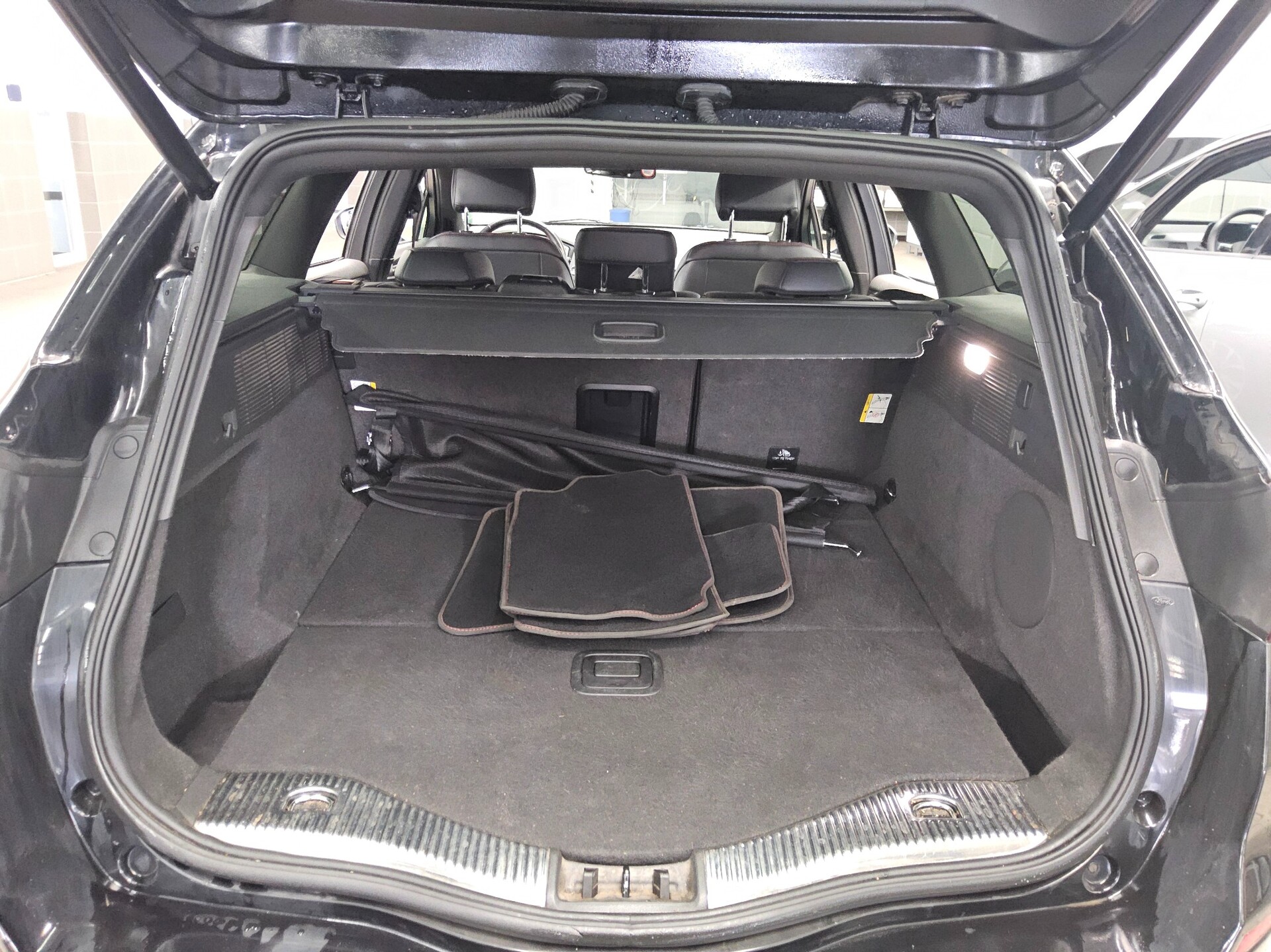 Ford Mondeo Turnier 2.0 EB ST-Line Navi LED RfK 4xSHZ 12