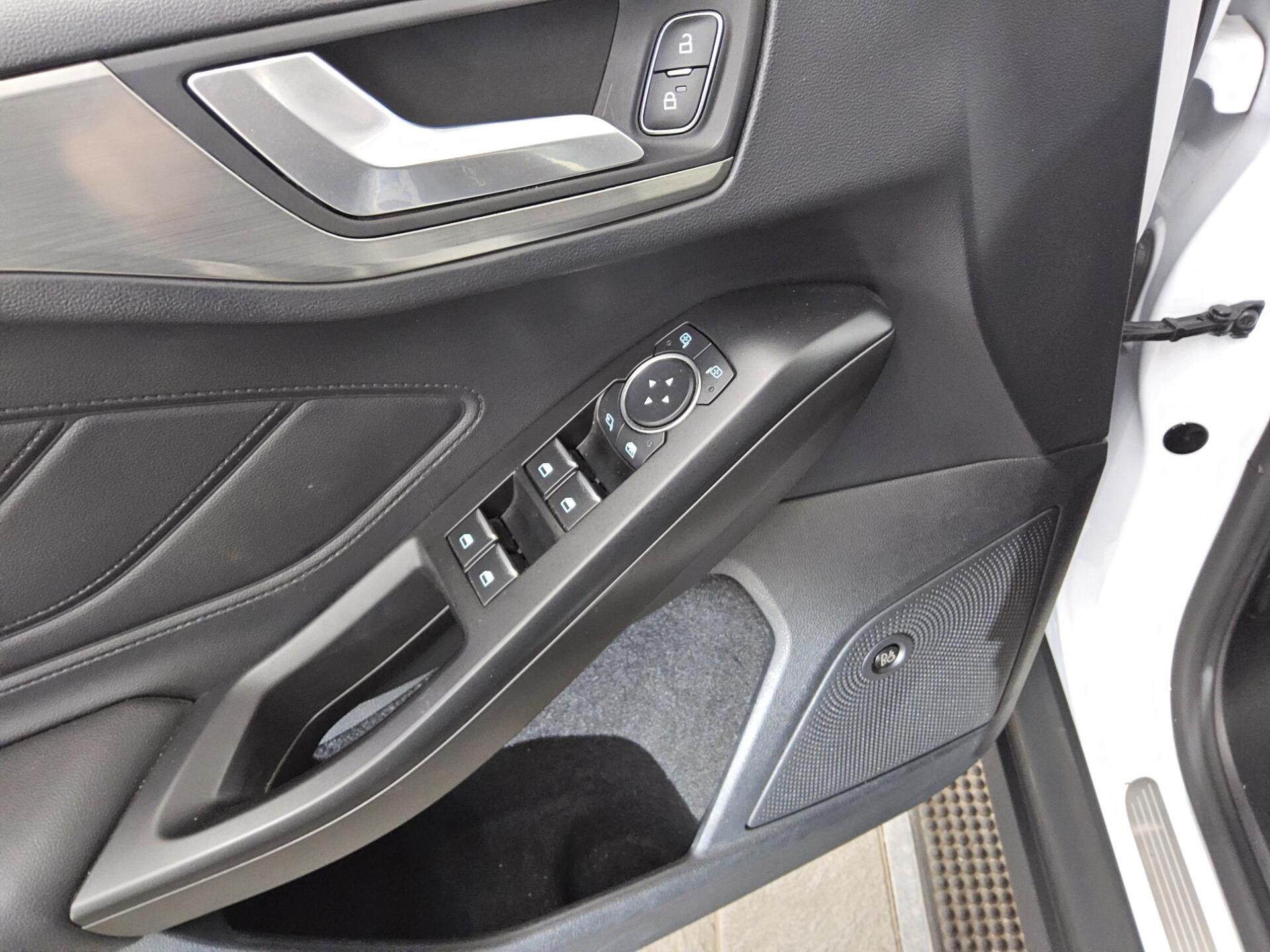 Ford Focus Turnier 2.0 EB Titanium Navi LED HuD B&O 9