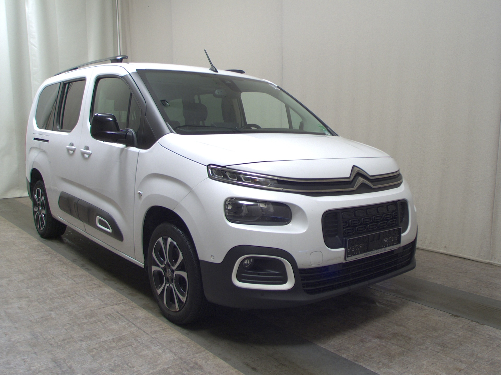 Citroën Berlingo 1.2 PureTech Shine Navi AHK RFK SHZ 3