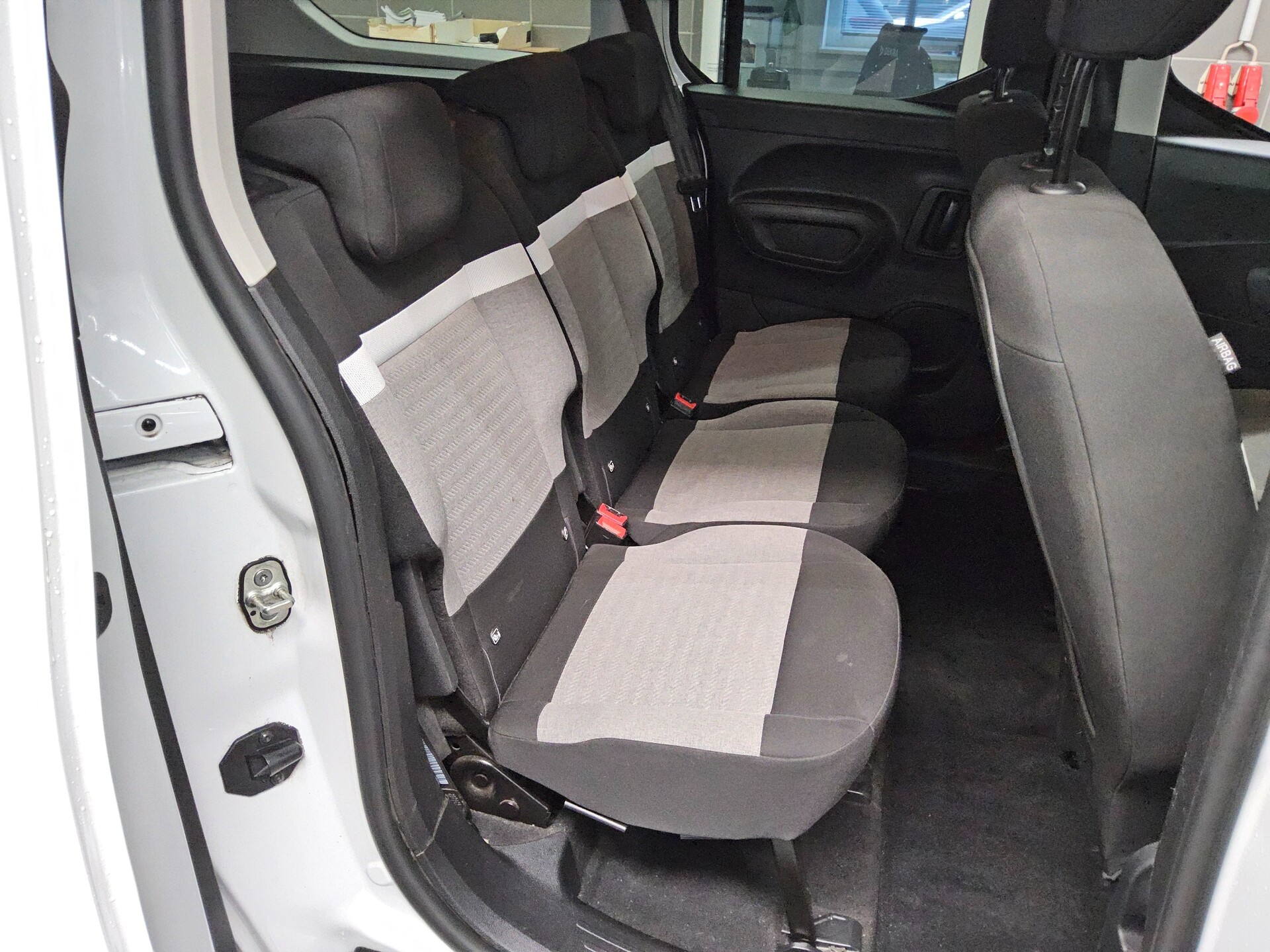 Citroën Berlingo 1.2 PureTech Shine Navi AHK RFK SHZ 13