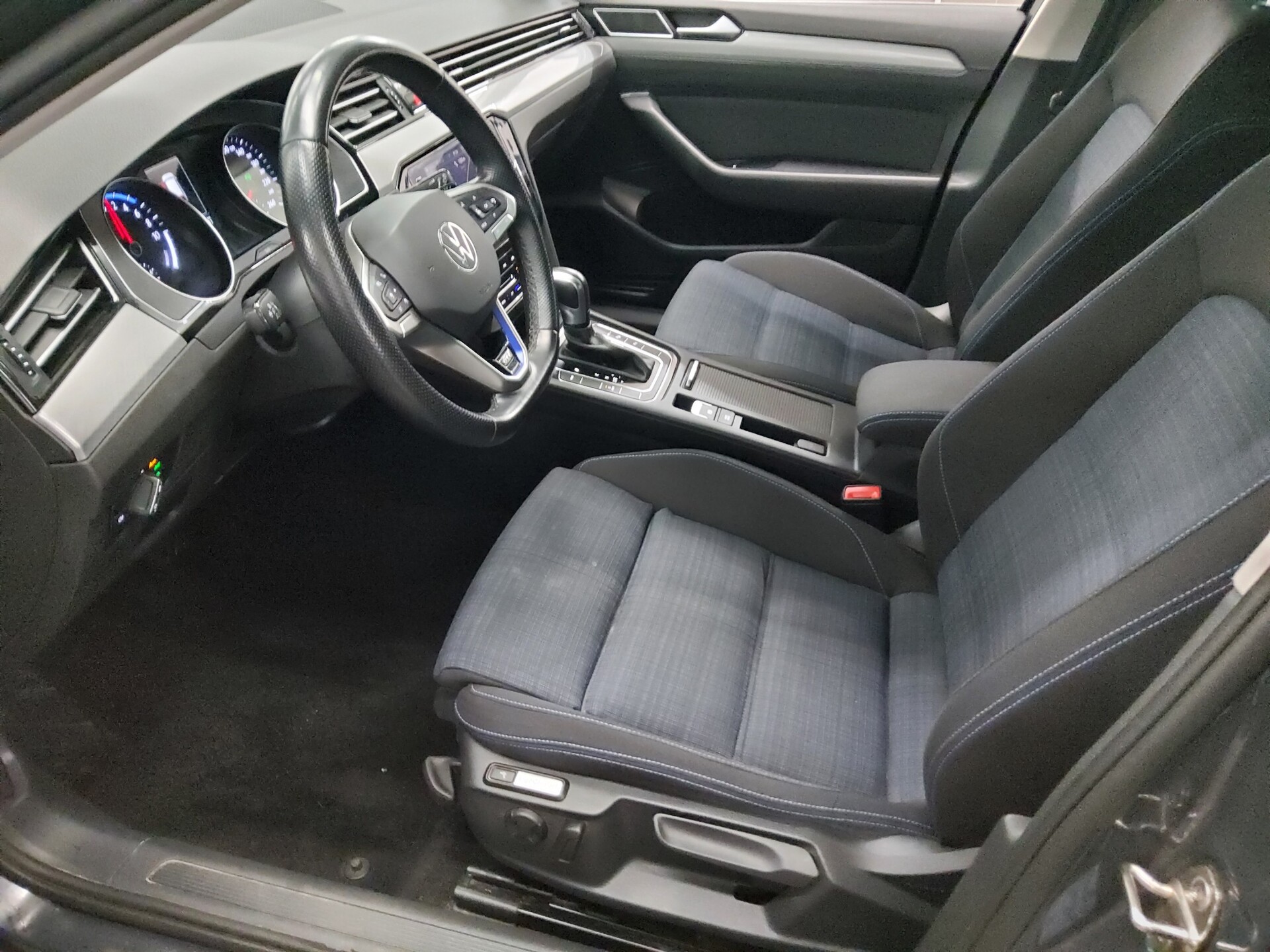 Volkswagen Passat Var. GTE 1.4 TSI Navi LED RFK ACC 8