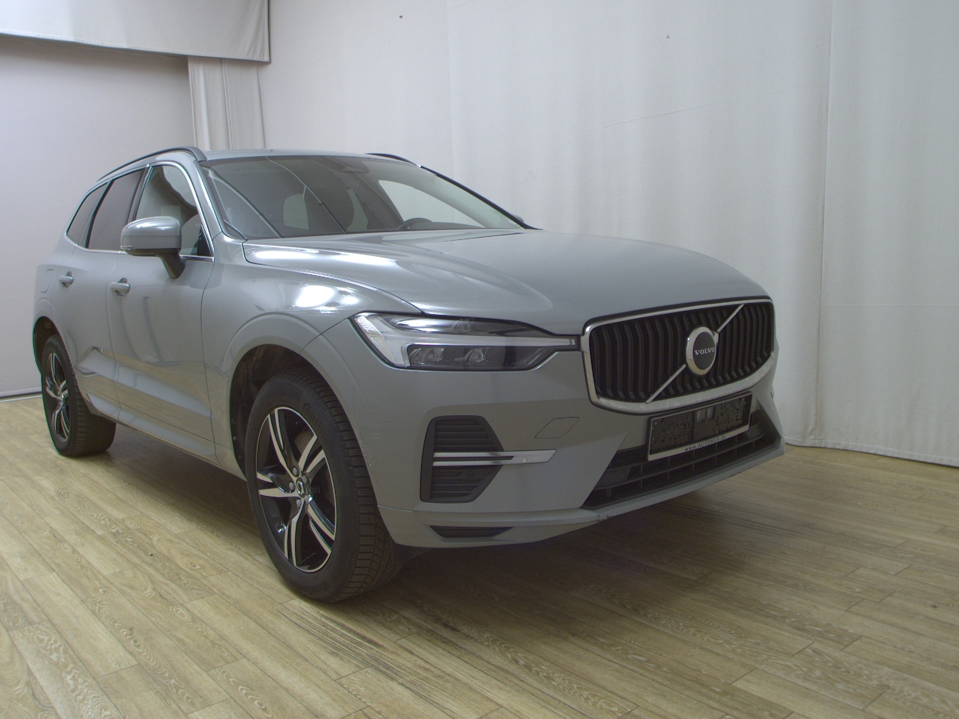 Volvo XC60 B4 D Core Navi LED AHK RFK PDC Shz 3