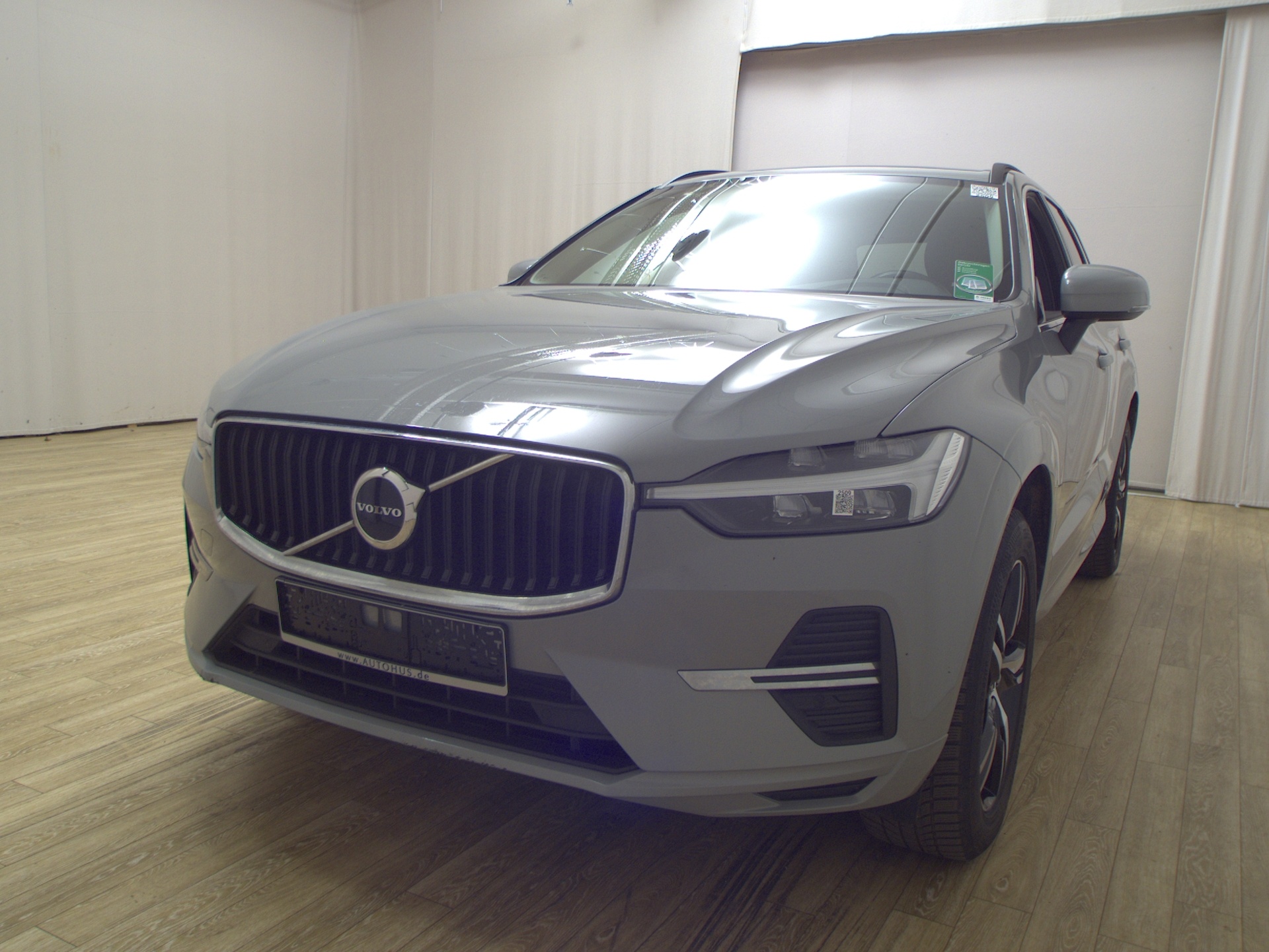 Volvo XC60 B4 D Core Navi LED AHK RFK PDC Shz 2