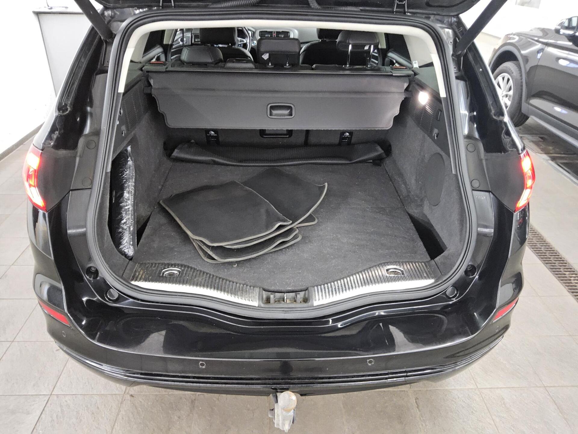 Ford Mondeo Turnier 2.0 EB Titanium Navi LED Pano 12