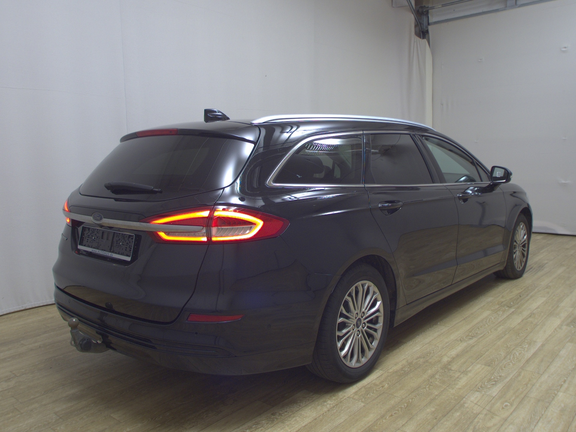 Ford Mondeo Turnier 2.0 EB Titanium Navi LED Pano 4