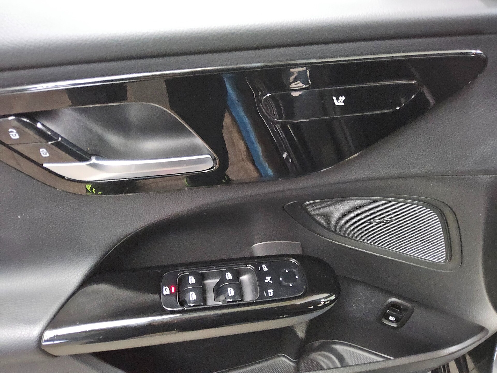 Mercedes-Benz C 200 T d Avantgarde Navi LED MBUX AHK RFK 10