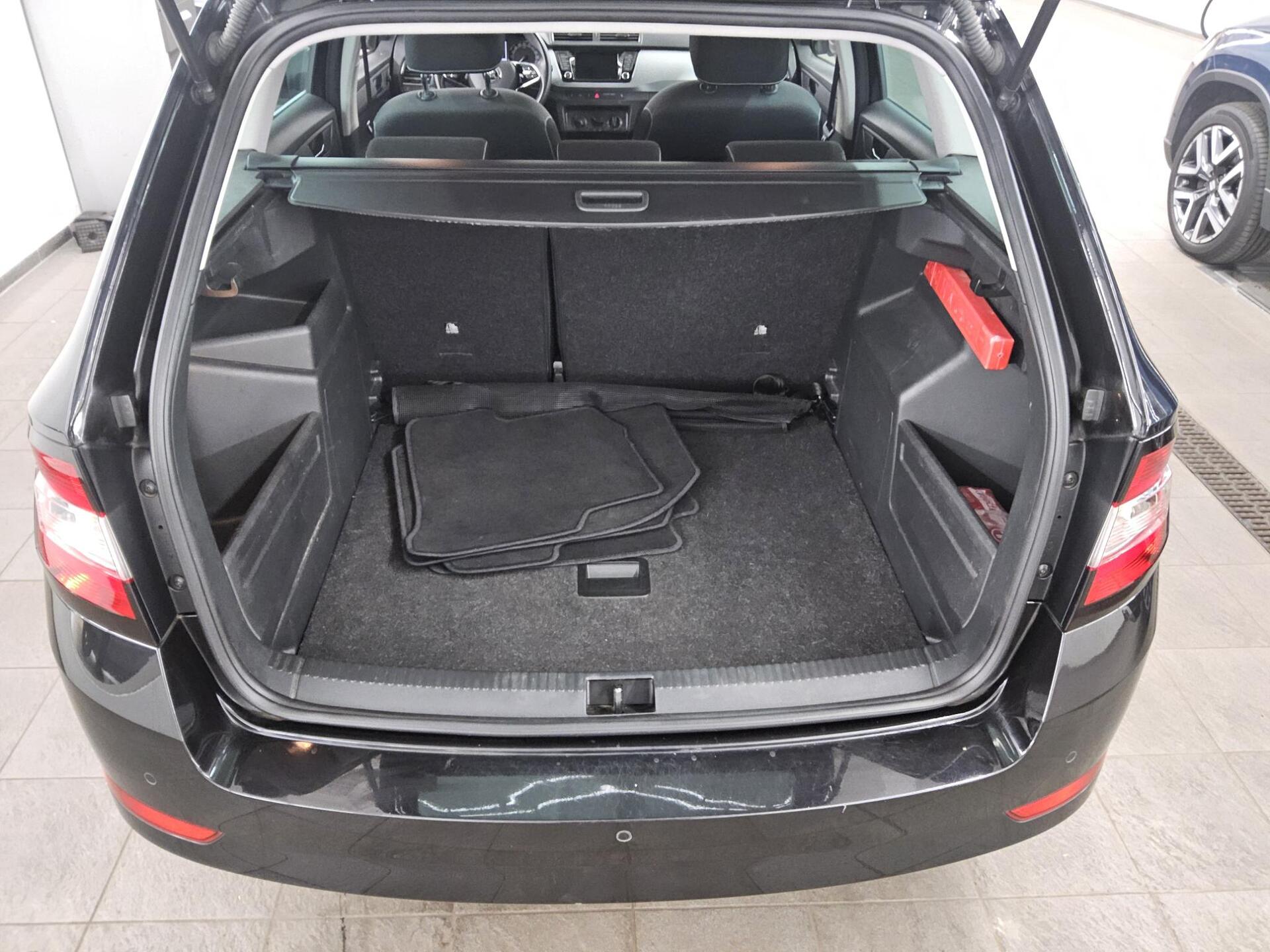 Skoda Fabia Kombi 1.0 TSI Ambition Navi Shz PDC 11