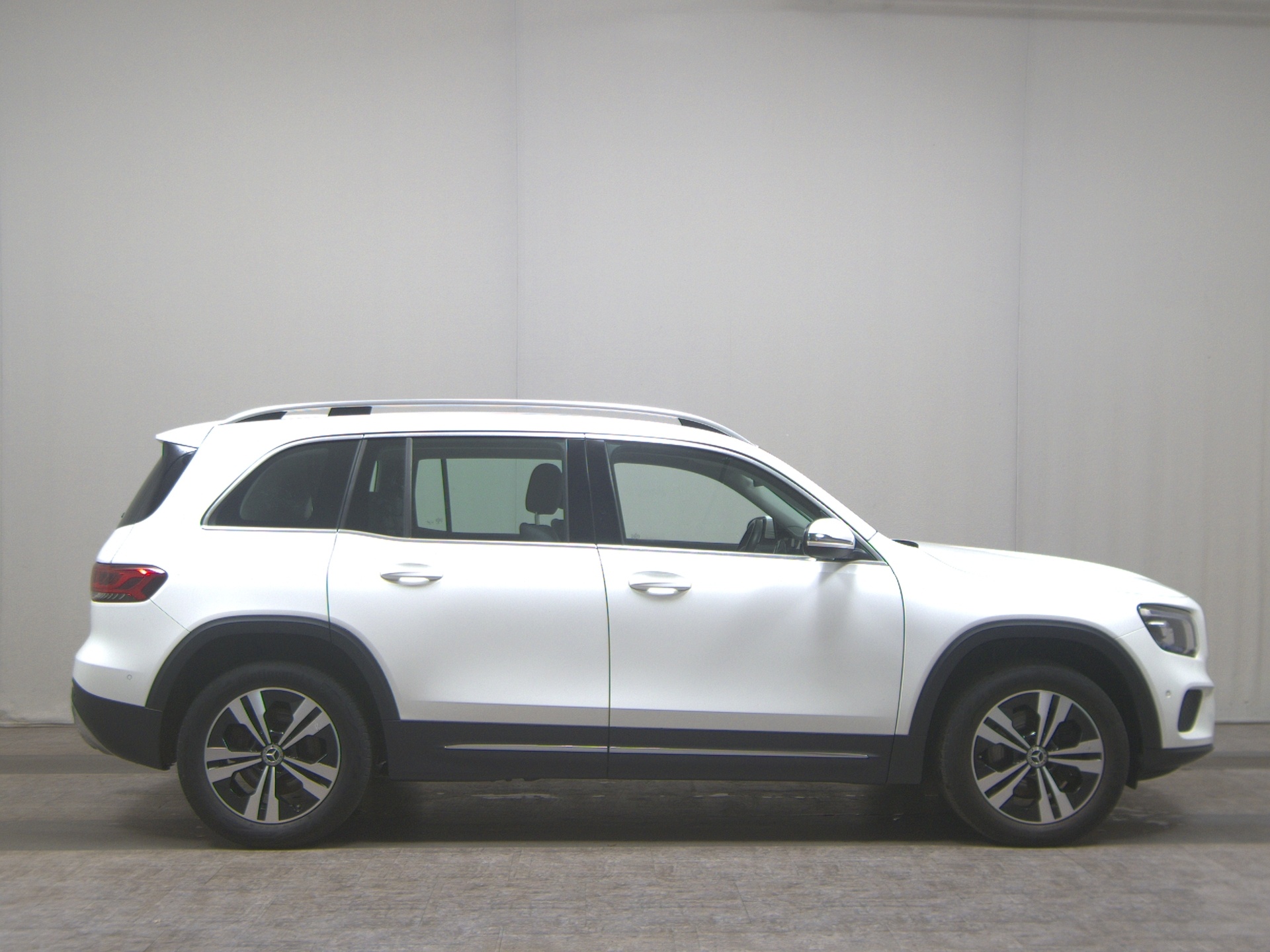 Mercedes-Benz GLB 220 d Progressive Navi LED MBUX AHK Distr.+