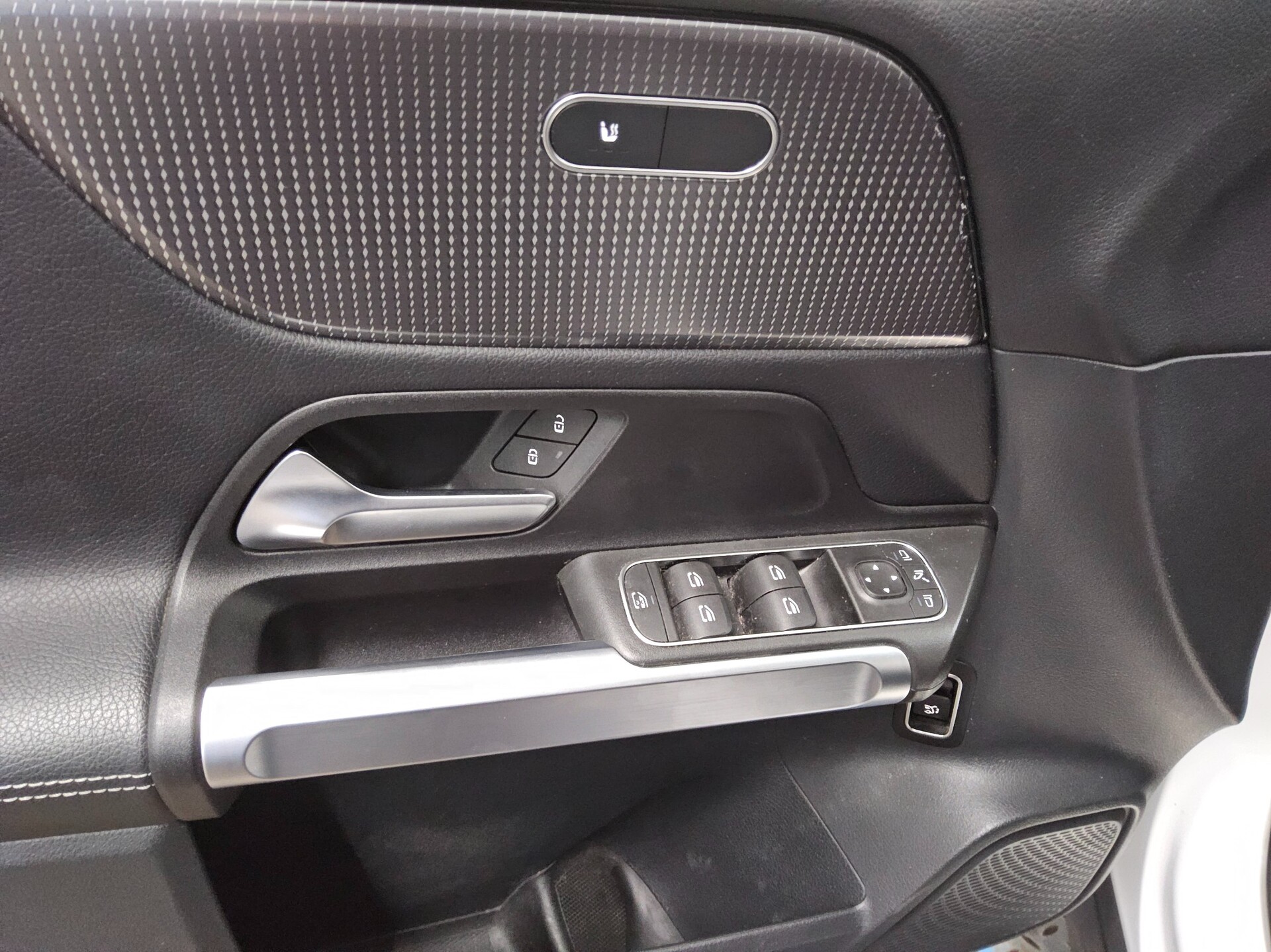 Mercedes-Benz GLB 220 d Progressive Navi LED MBUX AHK Distr.+ 10