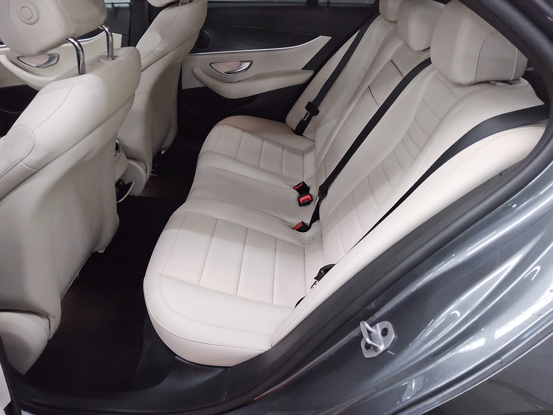 Mercedes-Benz E 220 d 4M Avantgarde Night Navi Wides. LED 360° 13