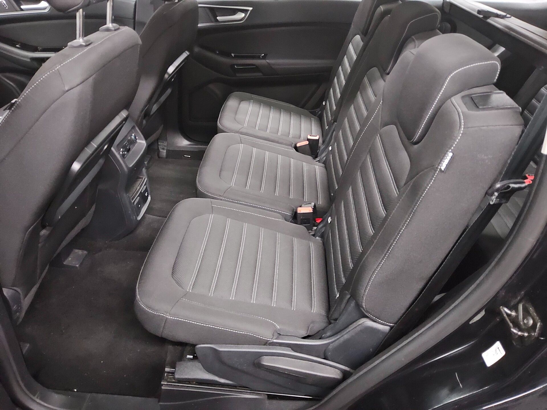 Ford Galaxy 2.0 EB Titanium 7-Sitze Navi LED Pano RfK 13