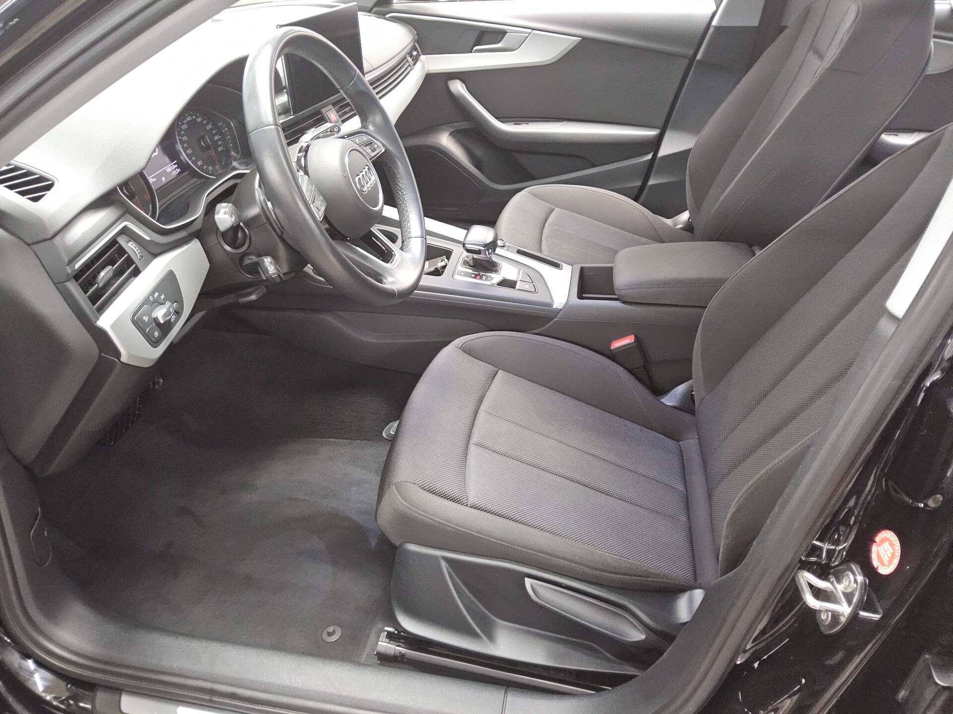 Audi A4 Avant 35 TDI Navi LED PDC Shz 8