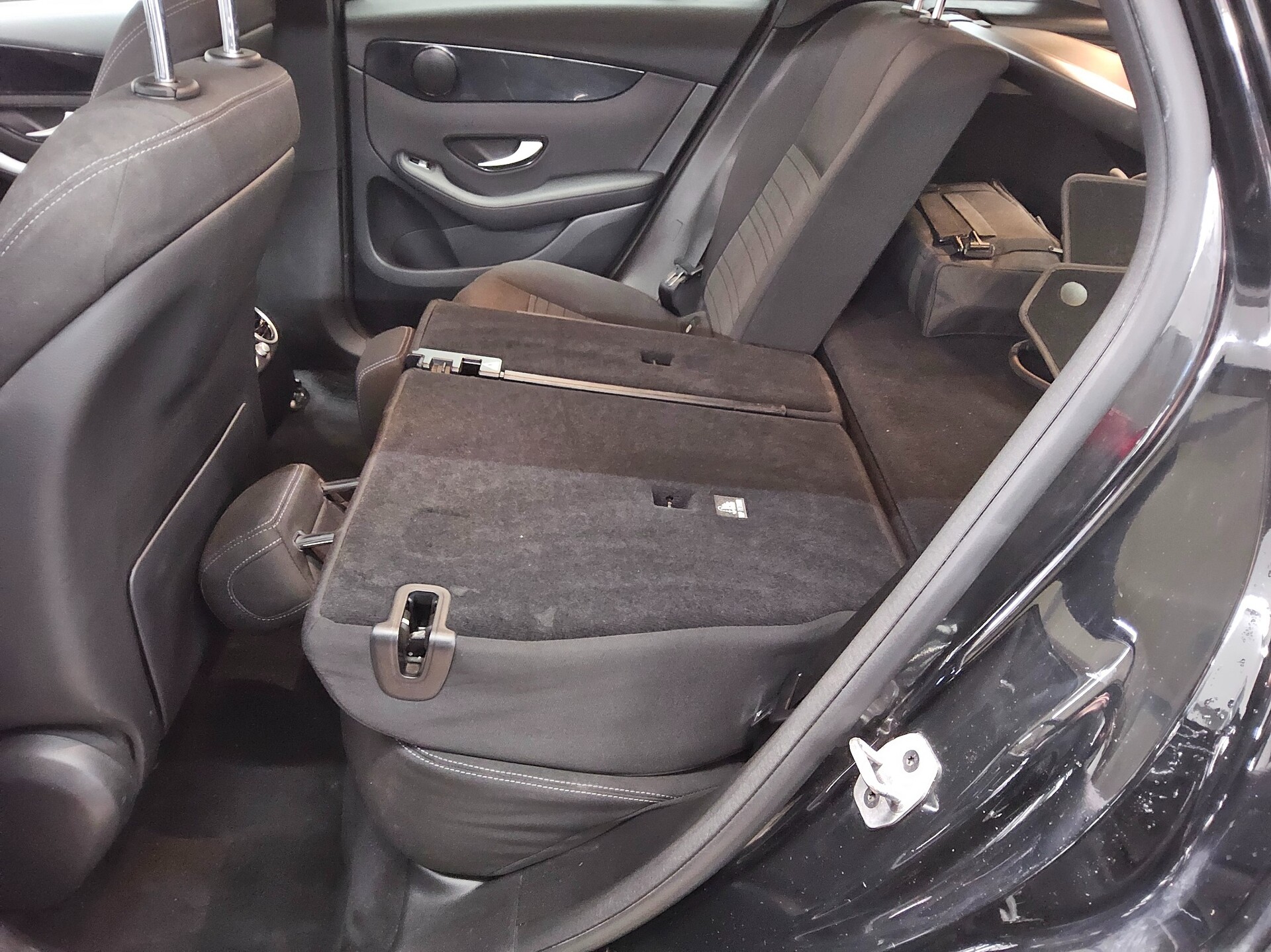 Mercedes-Benz GLC 300 e 4M Navi LED Distr.+ RFK AHK 12