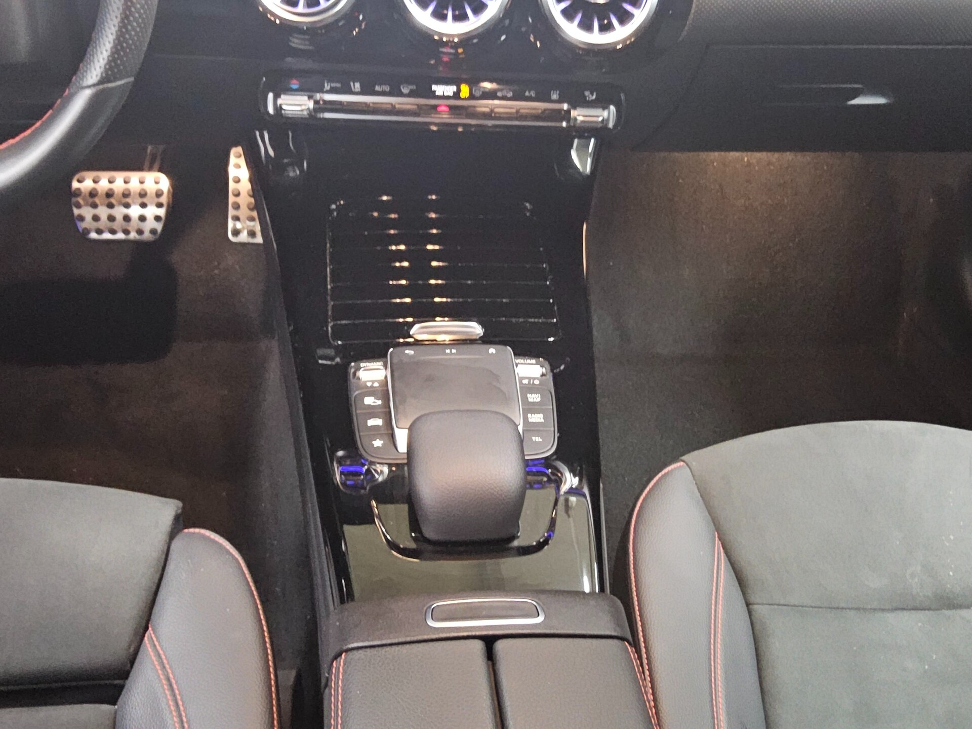 Mercedes-Benz A 250 e AMG-Line Navi Multibeam MBUX high Sound 6