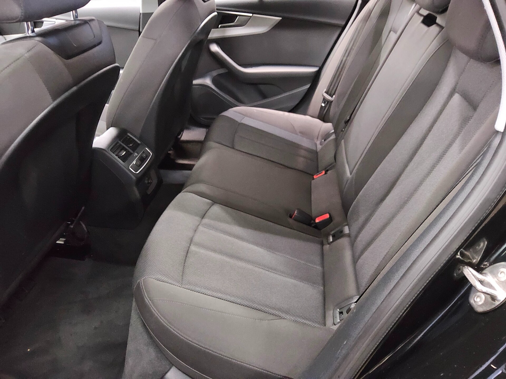 Audi A4 Avant 35 TDI Navi LED Tempomat 13