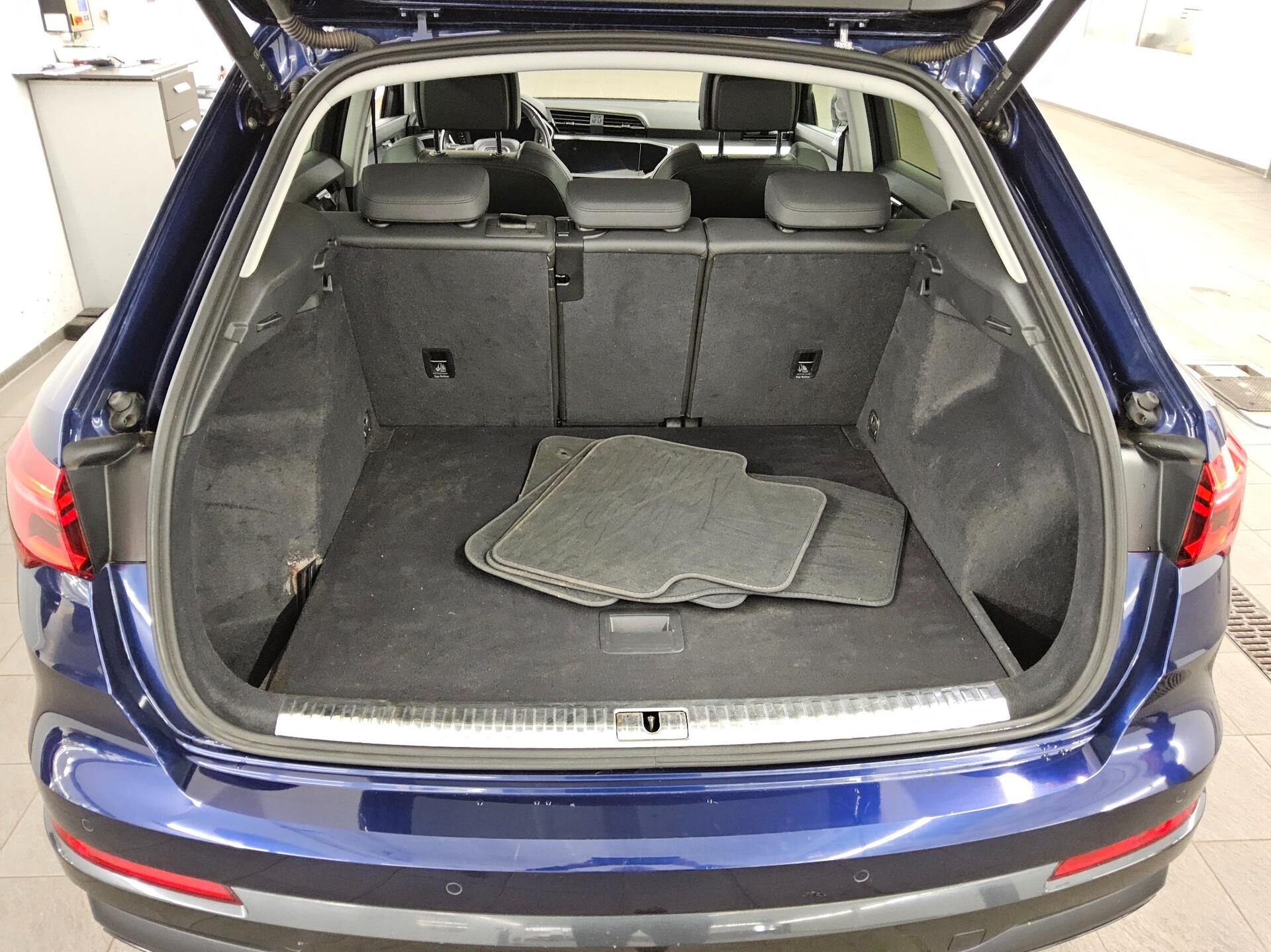 Audi Q3 35 TDI advanced T-Leder Navi Matrix Pano vc 13