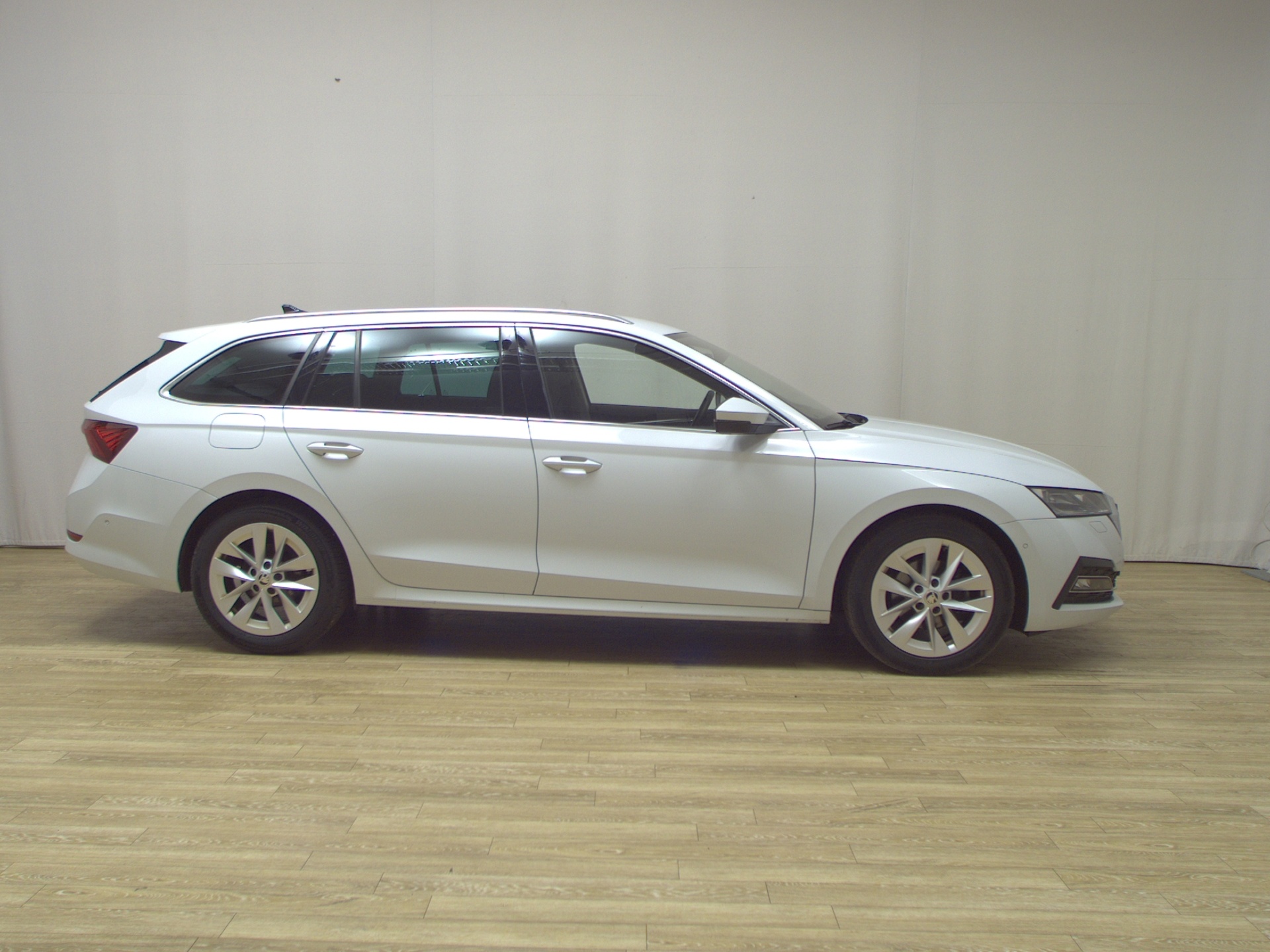 Skoda Octavia Kombi 2.0 TDI Style Navi LED vc RfK HuD
