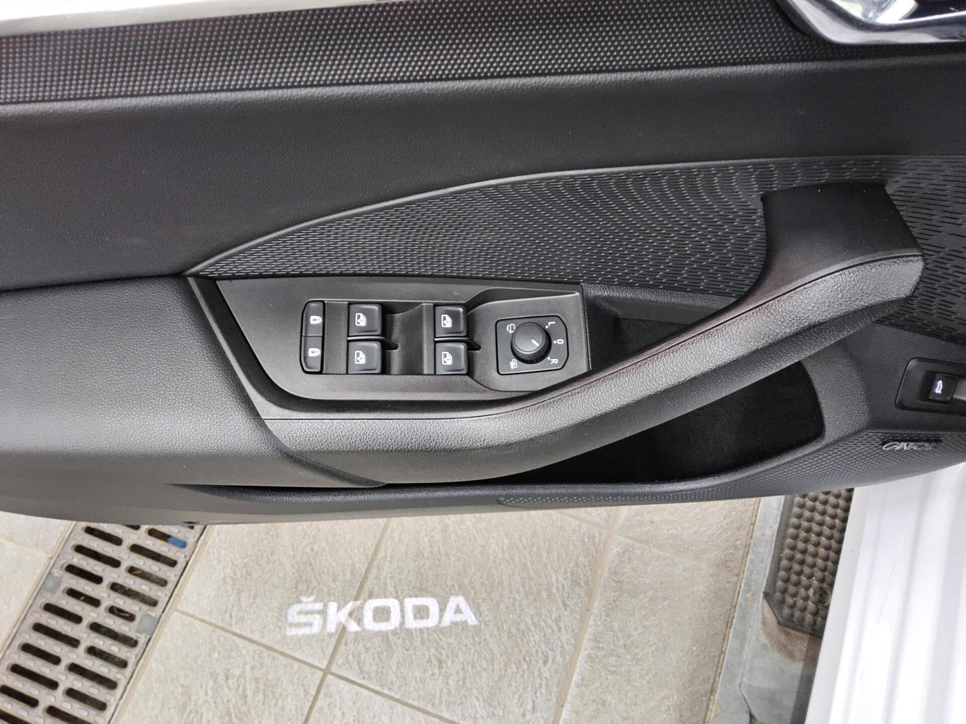 Skoda Octavia Kombi 2.0 TDI Style Navi LED vc RfK HuD 10