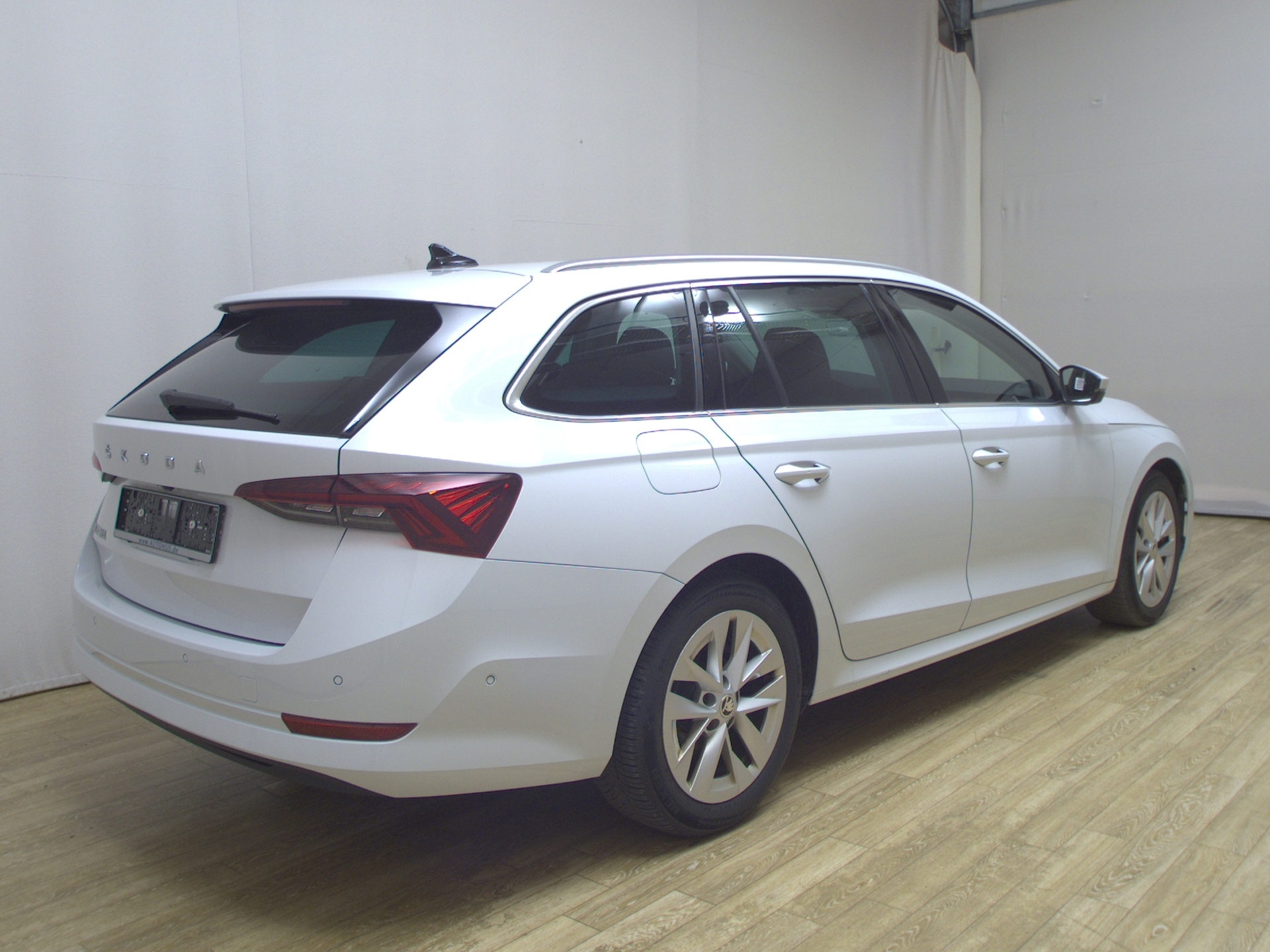 Skoda Octavia Kombi 2.0 TDI Style Navi LED vc RfK HuD 4