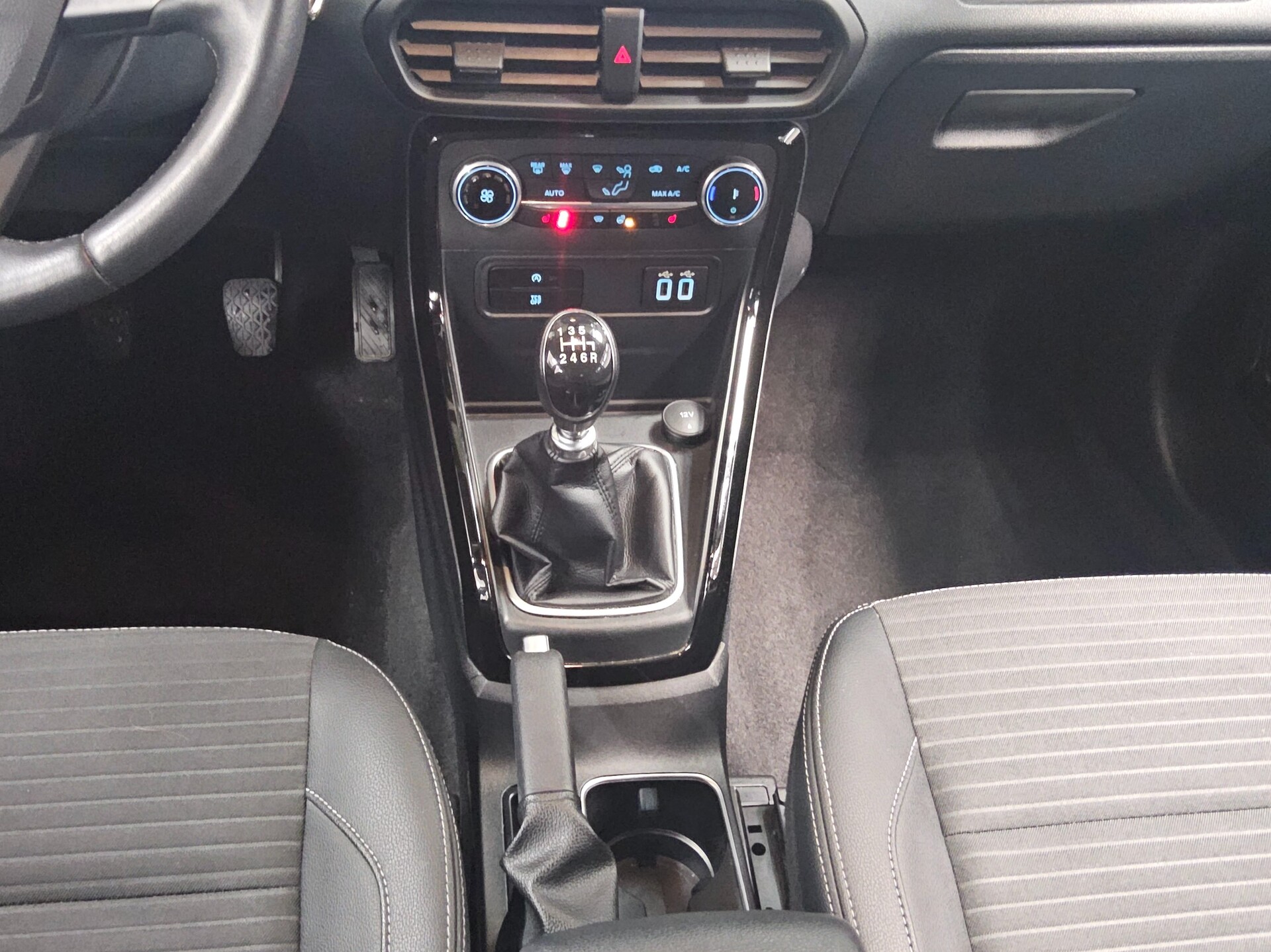 Ford EcoSport 1.0 EB Titanium Shz LED T-Leder 6