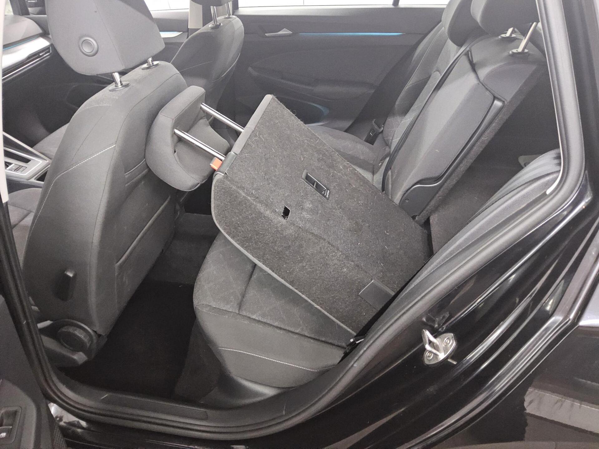 Volkswagen Golf-8 Var. 2.0 TDI Life Navi LED DC PDC 13