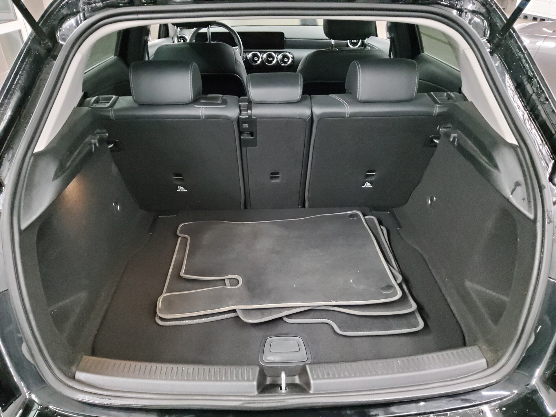 Mercedes-Benz A 200 Progressive T-Leder Navi LED RfK PDC Shz 12