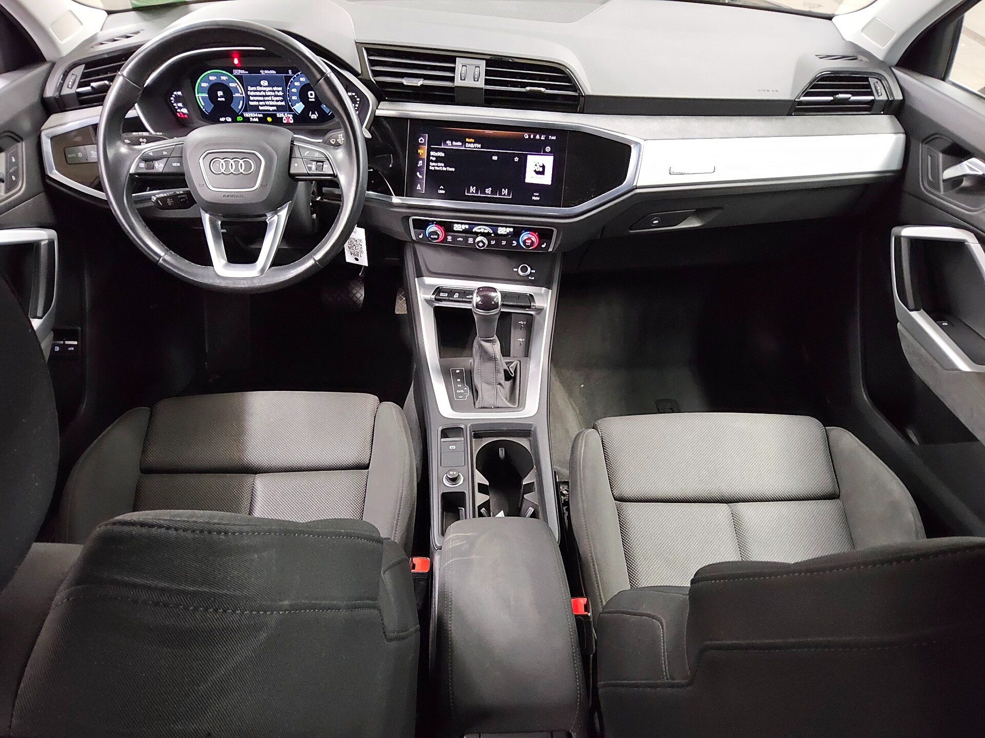 Audi Q3 45 TFSI e Navi virtual RfK LED ACC Sportsitze 5