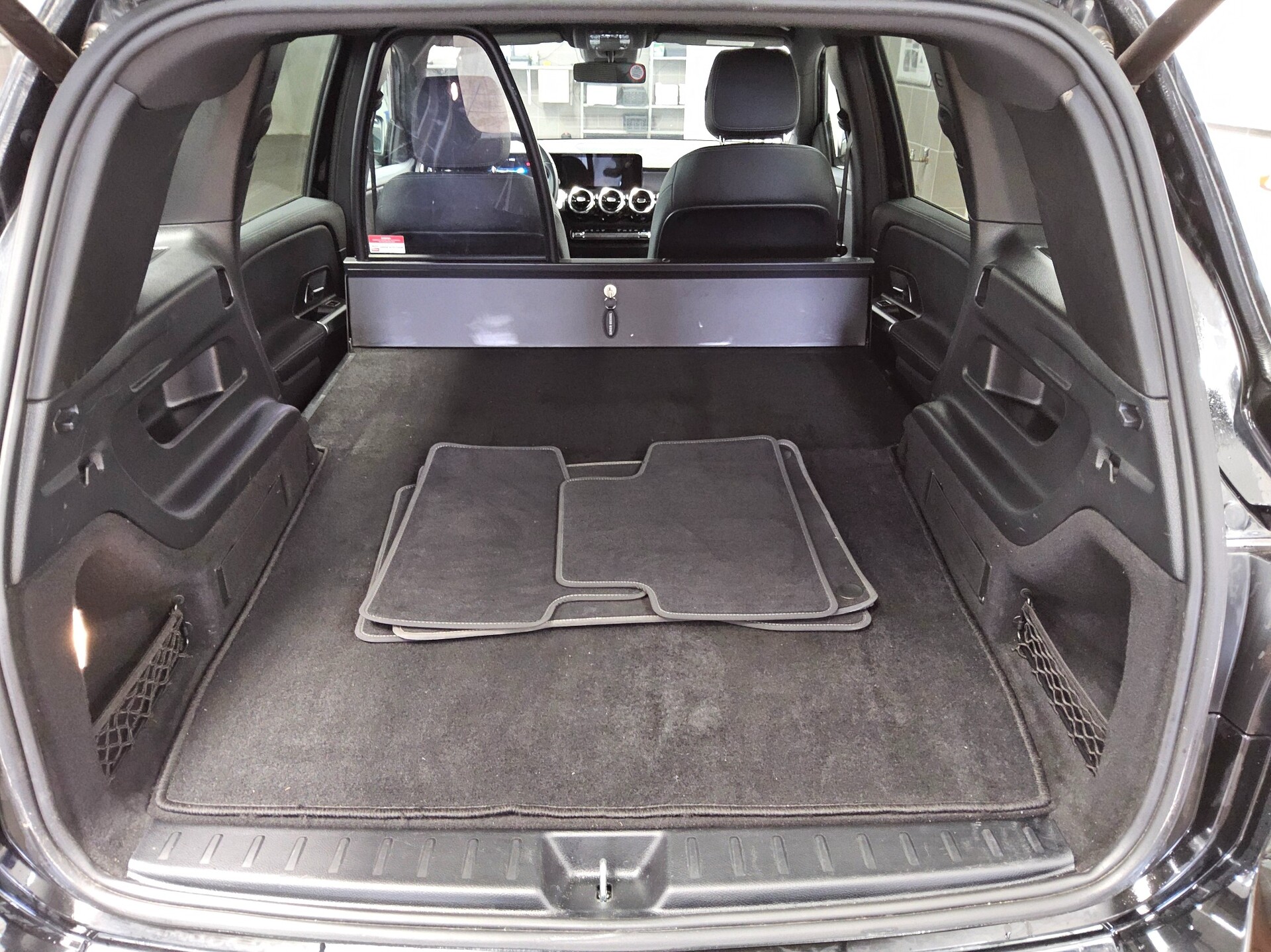 Mercedes-Benz GLB 220 d Progressive 2-Sitzer Navi LED Distr.+ 12