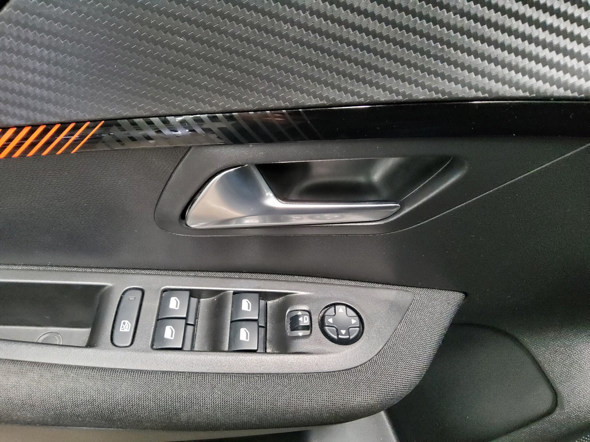 Peugeot 208 1.2 PureTech Active BT LED Tempomat 9