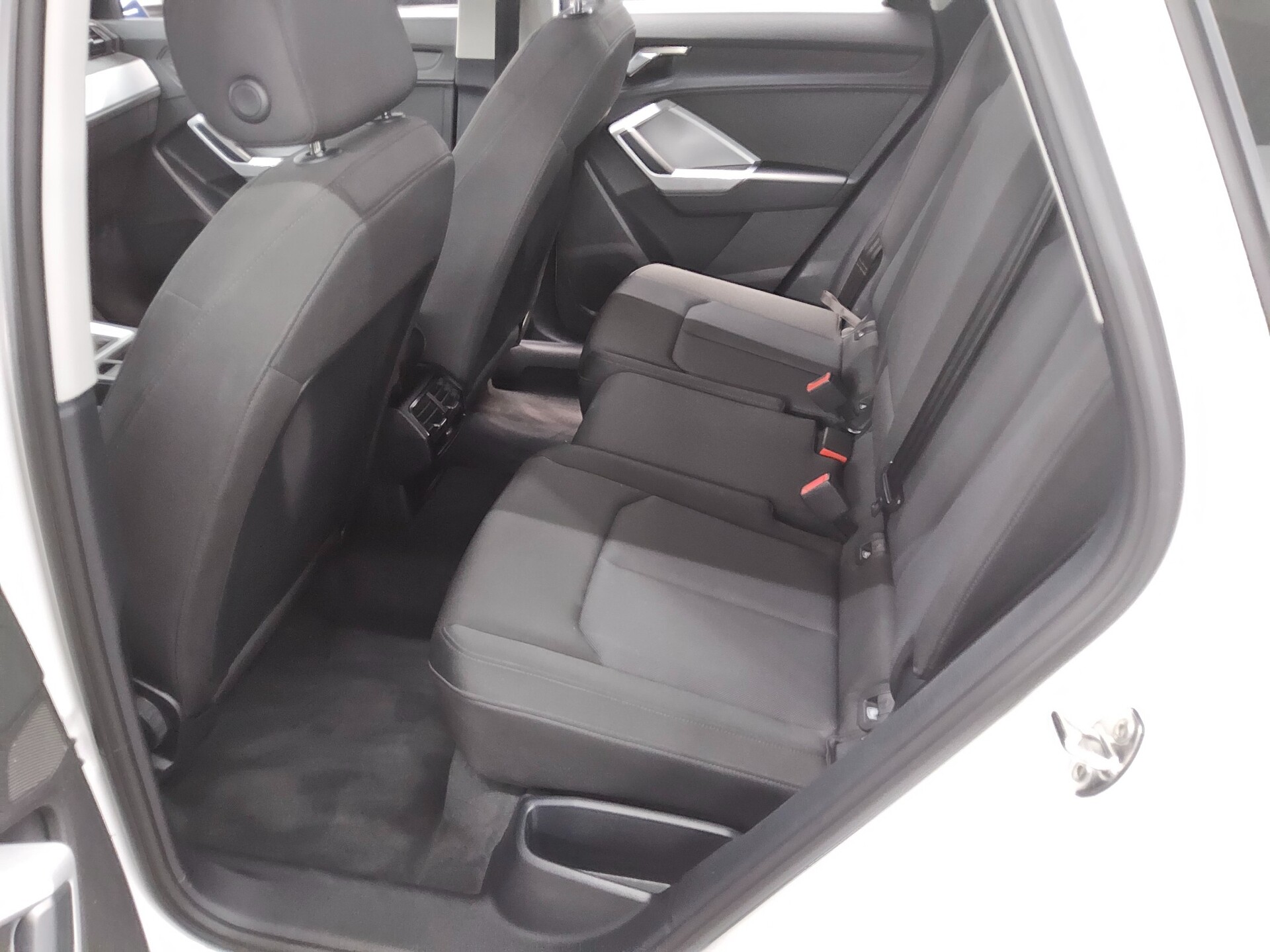 Audi Q3 35 TDI Navi virtual LED ACC PDC SHZ 13