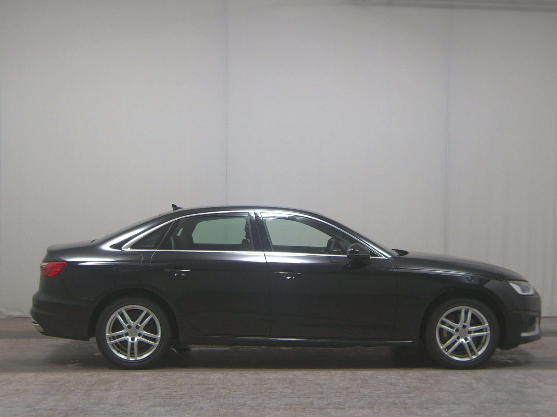 Audi A4 40 TDI advanced Navi LED Sportsitze ACC AHK