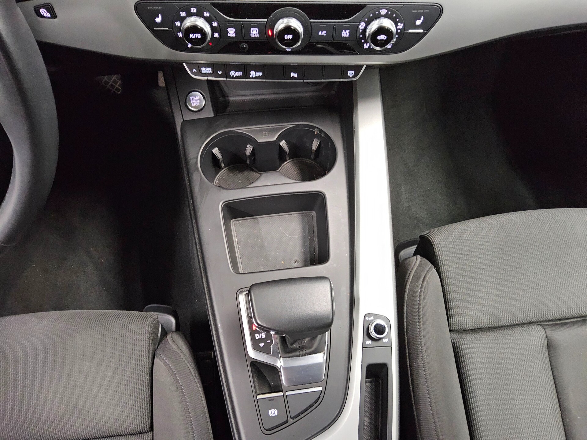 Audi A4 40 TDI advanced Navi LED Sportsitze ACC AHK 6