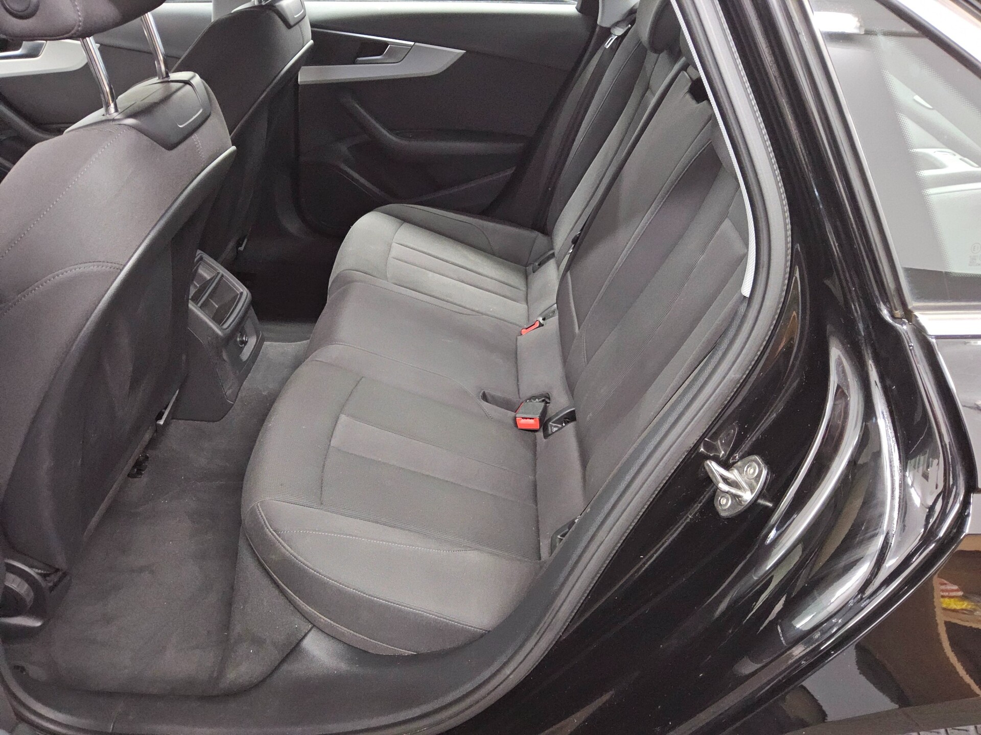 Audi A4 40 TDI advanced Navi LED Sportsitze ACC AHK 13