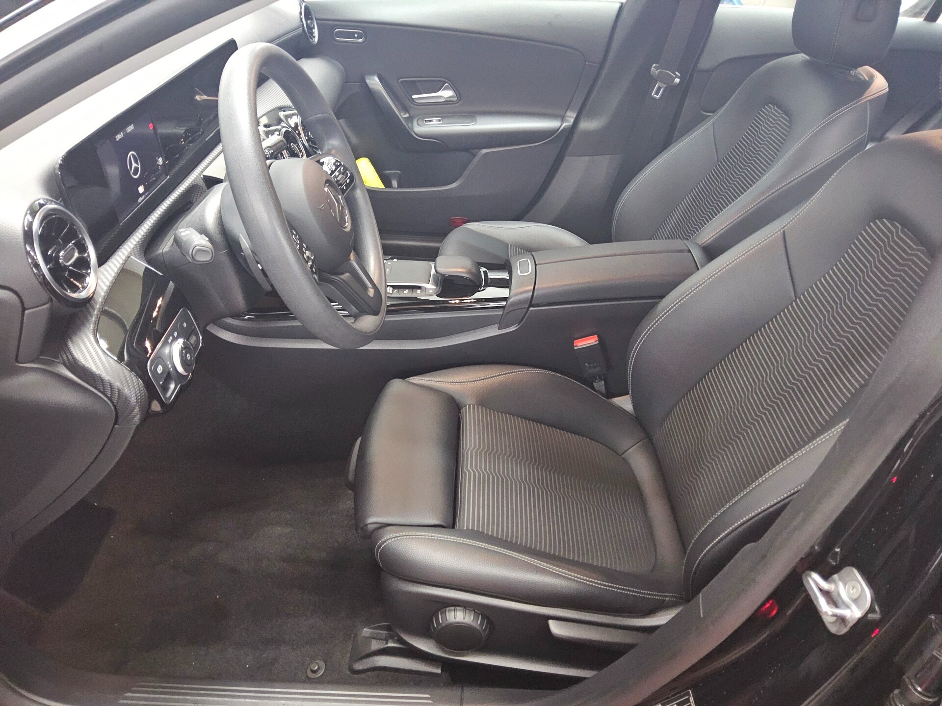 Mercedes-Benz CLA 250 Shooting Brake e Navi LED PDC 9