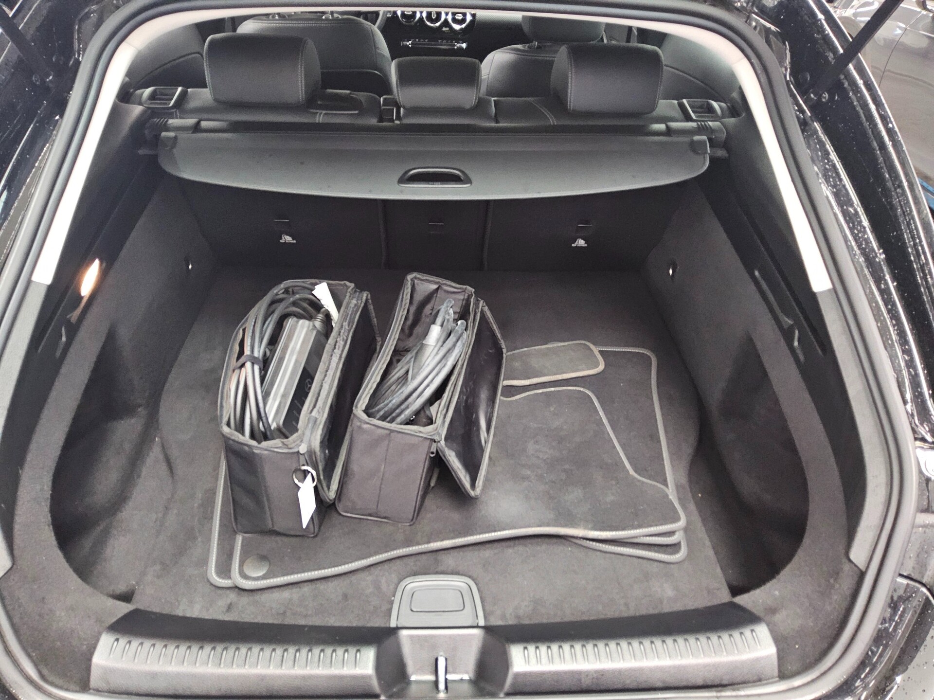 Mercedes-Benz CLA 250 Shooting Brake e Navi LED PDC 12