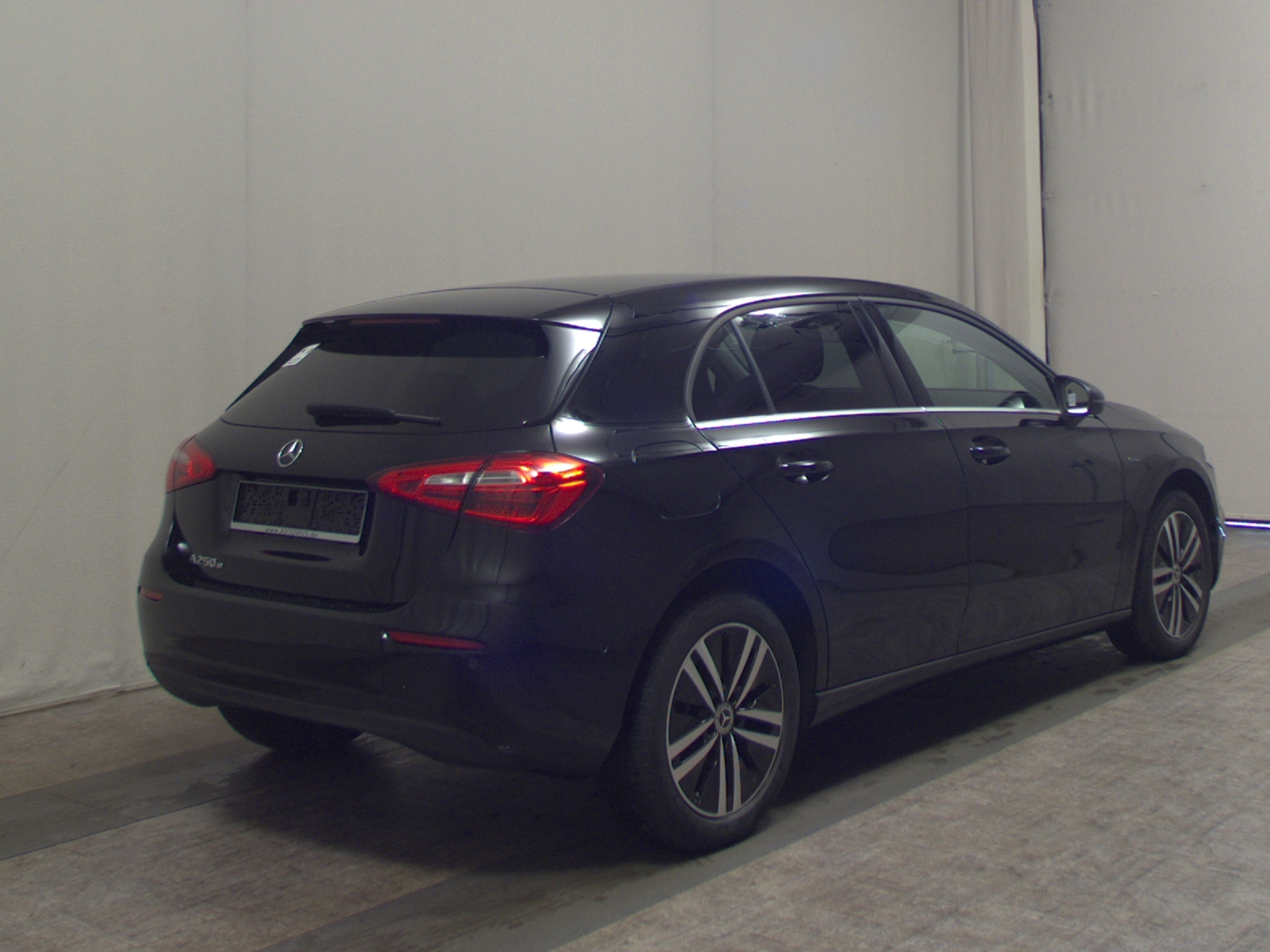 Mercedes-Benz A 250 e Leder Navi SHZ Tempomat PDC 4