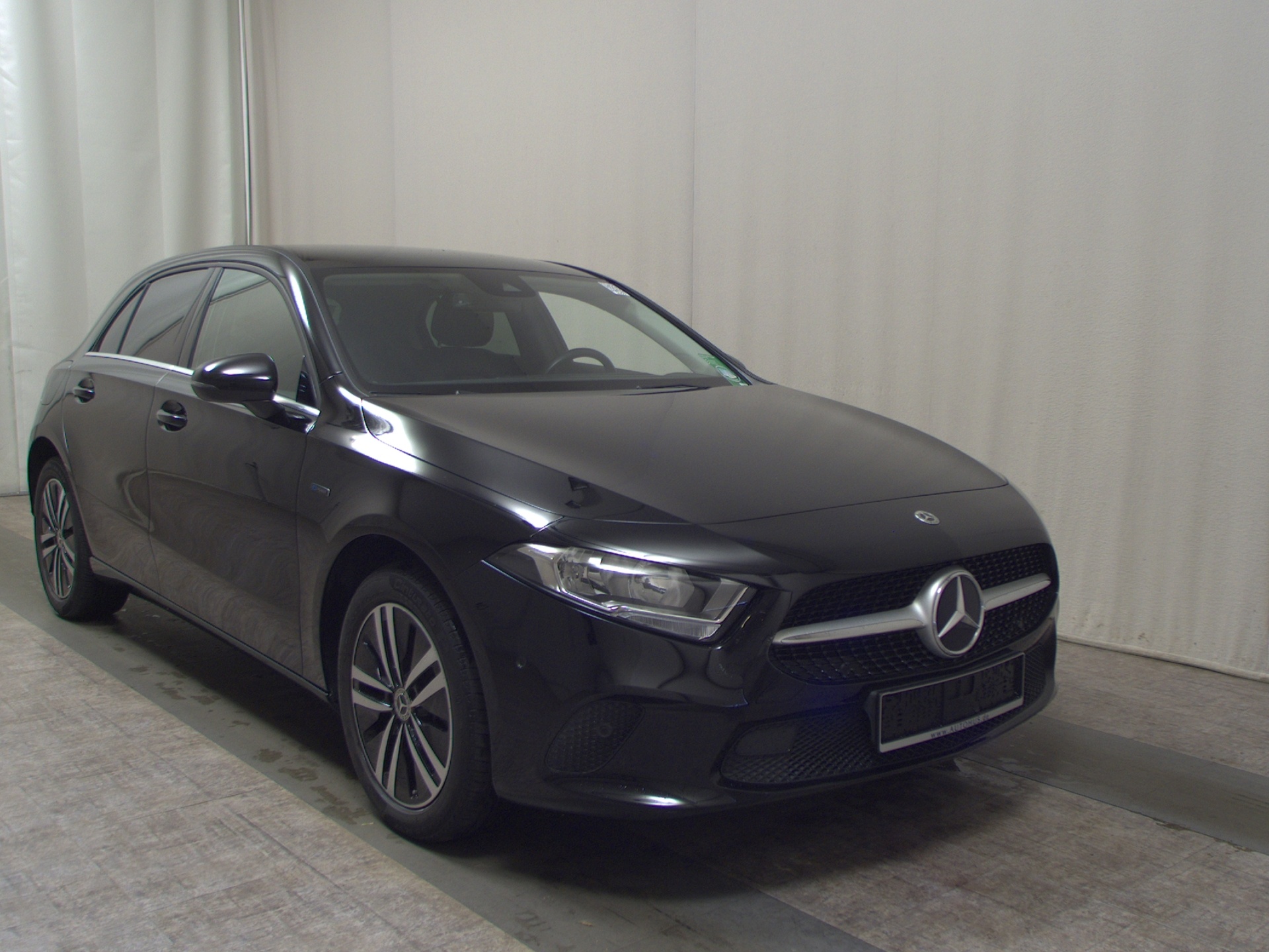 Mercedes-Benz A 250 e Leder Navi SHZ Tempomat PDC 3