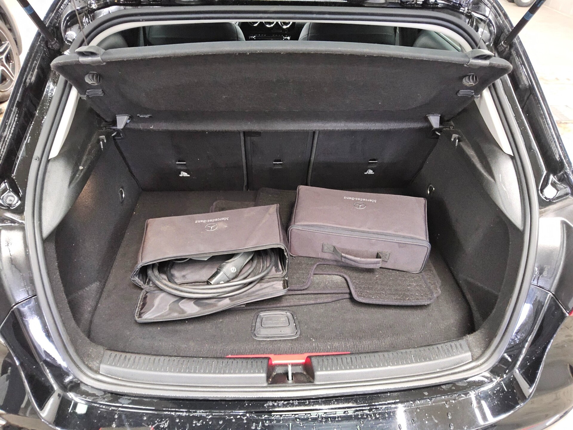 Mercedes-Benz A 250 e Leder Navi SHZ Tempomat PDC 12