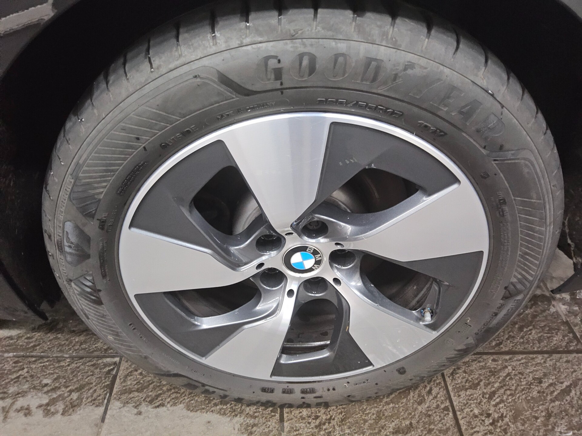 BMW 520dA Touring xDr Navi LED LC-Pro Leder AHK RFK 11