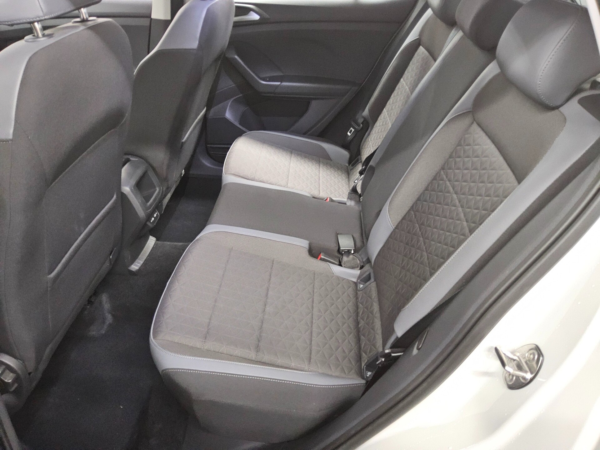 Volkswagen T-Cross 1.0 TSI Style LED PDC SHZ 13