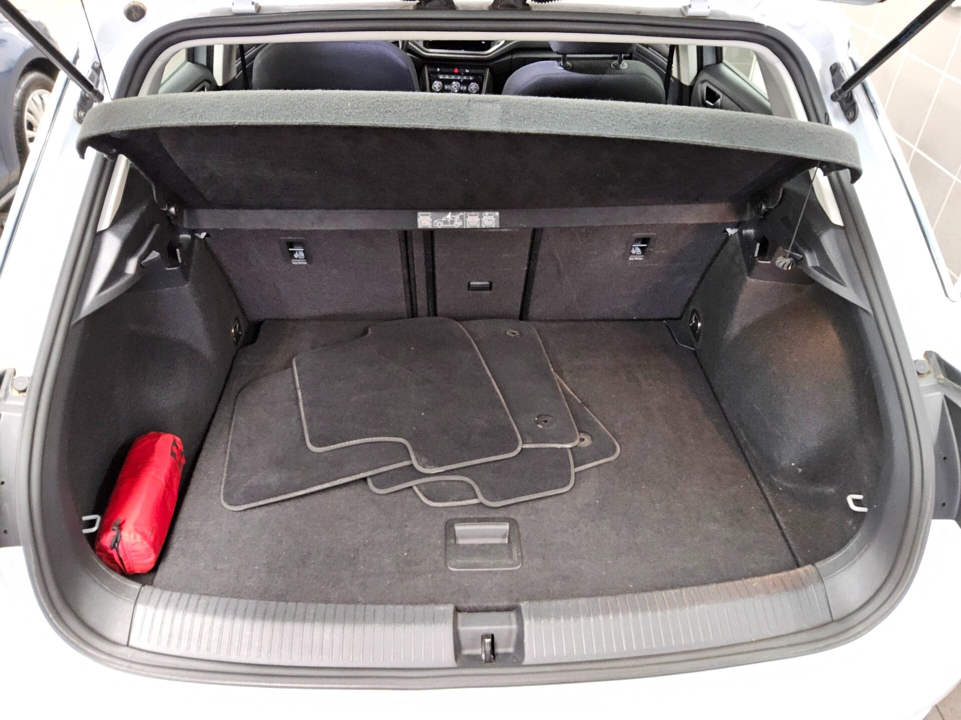 Volkswagen T-Roc 2.0 TDI Style Navi AID ACC PDC SHZ 12