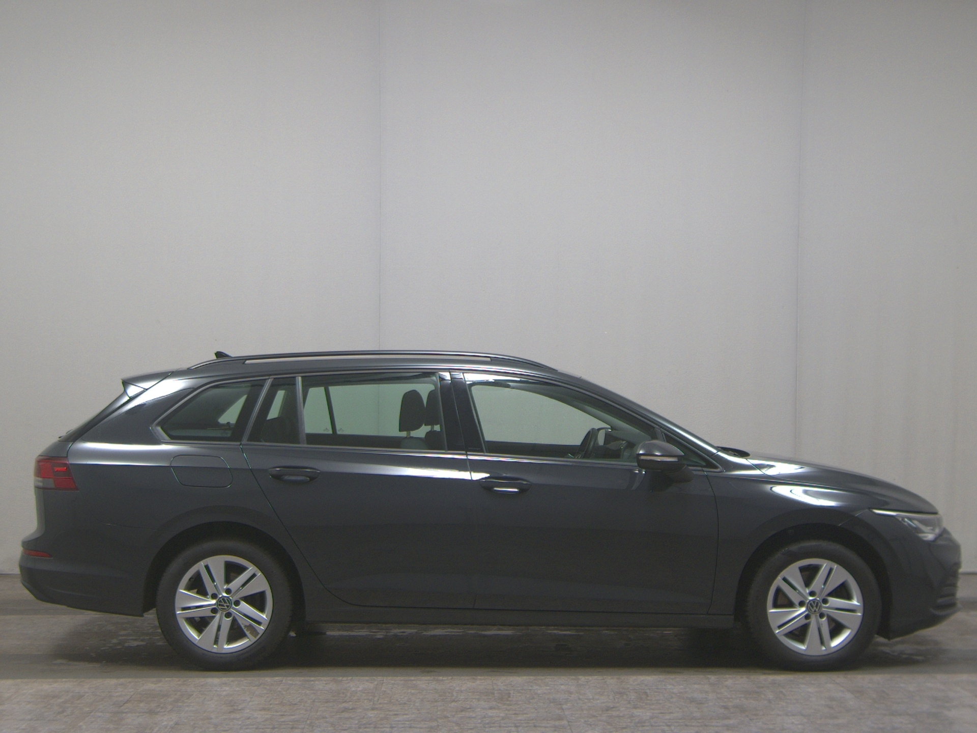 Volkswagen Golf-8 Var. 2.0 TDI Life Navi LED DC ACC SHZ