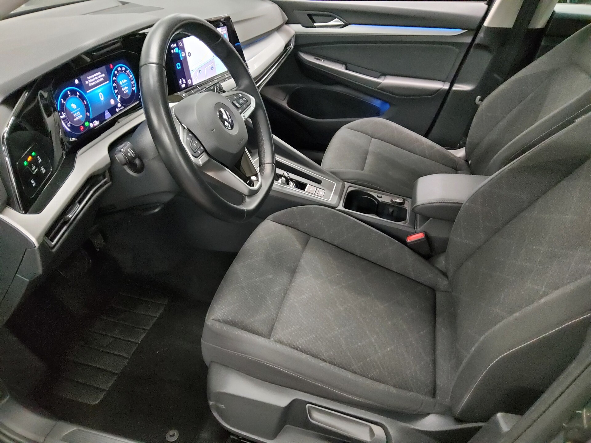 Volkswagen Golf-8 Var. 2.0 TDI Life Navi LED DC ACC SHZ 9