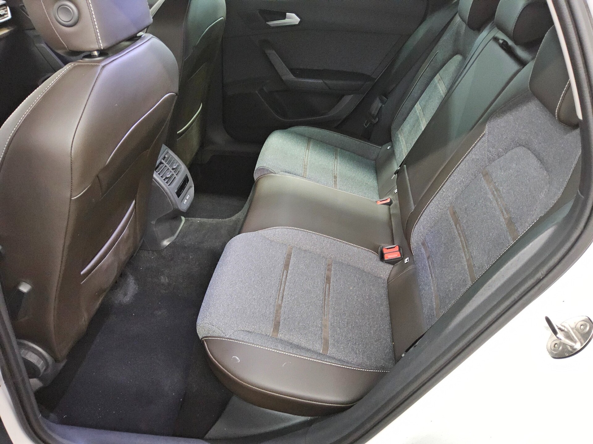 Seat Leon Sportstourer 2.0 TDI Xcellence Navi LED vc 13